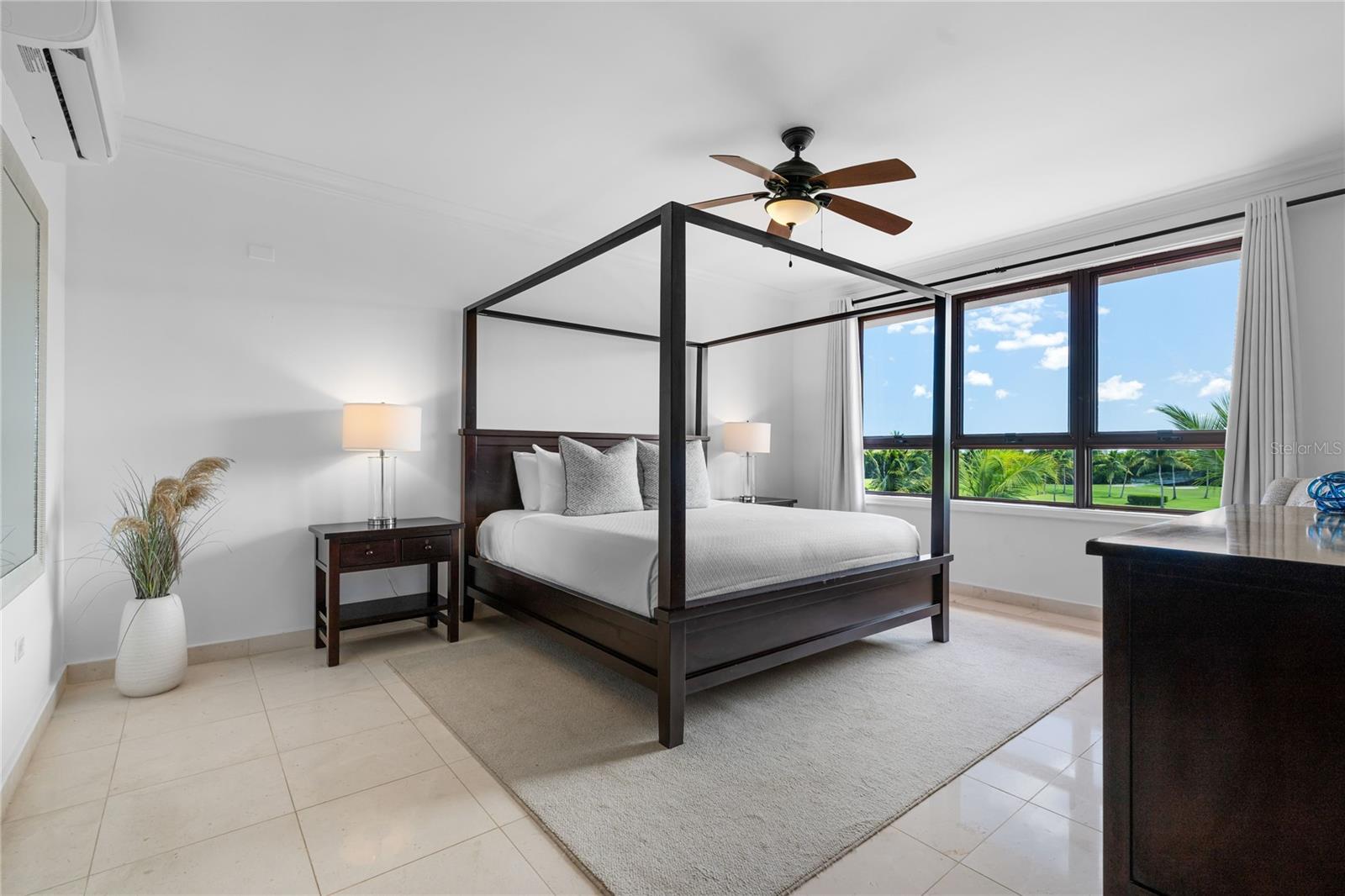 COUNTRY CLUB RESIDENCES - Residential
