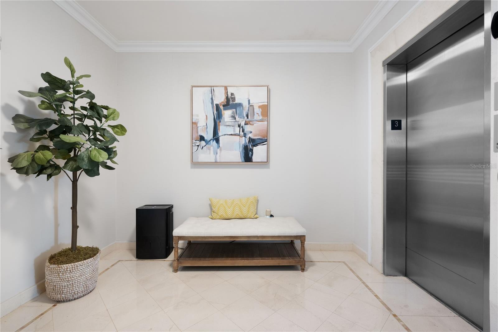 COUNTRY CLUB RESIDENCES - Residential