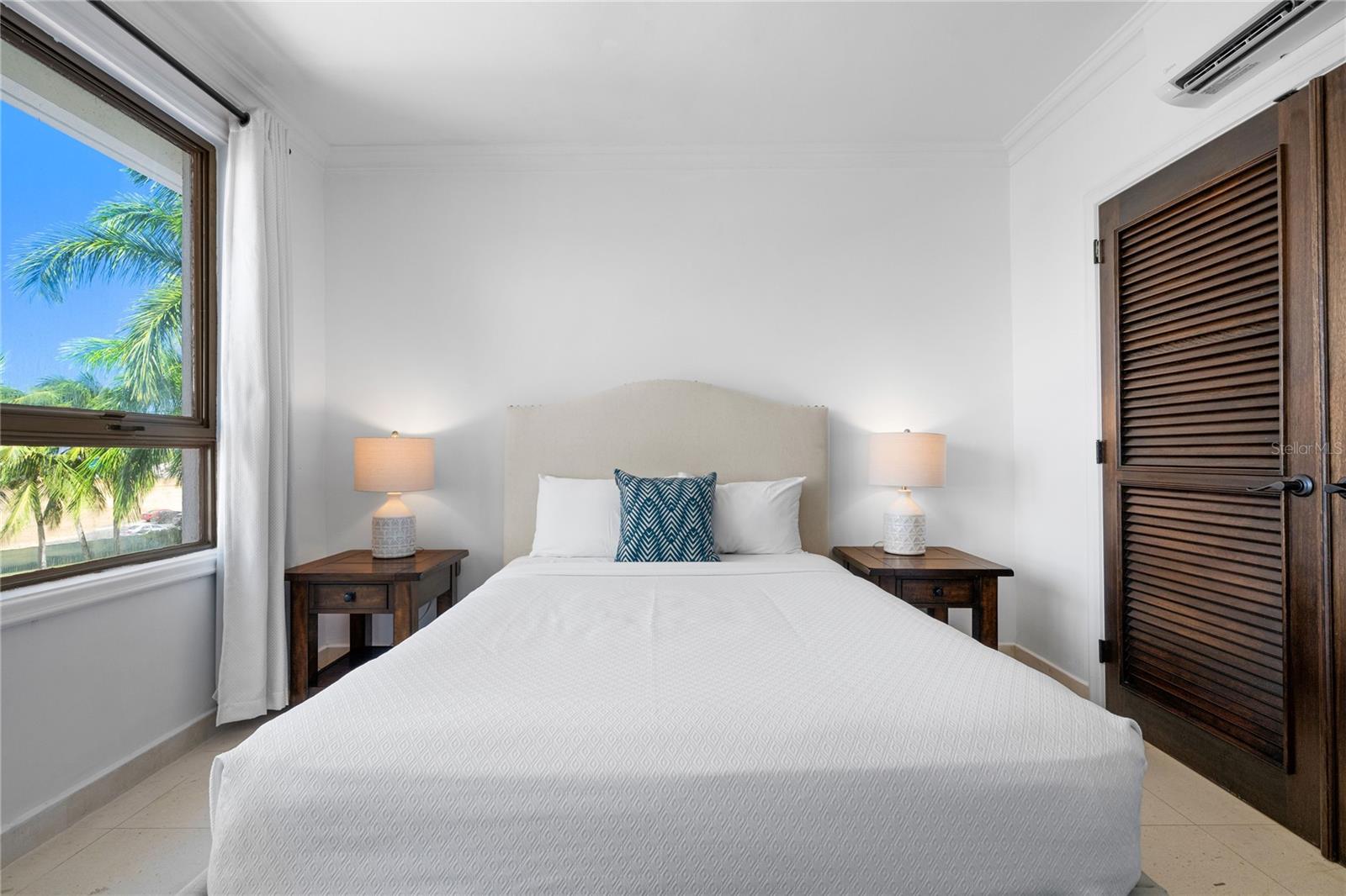 COUNTRY CLUB RESIDENCES - Residential