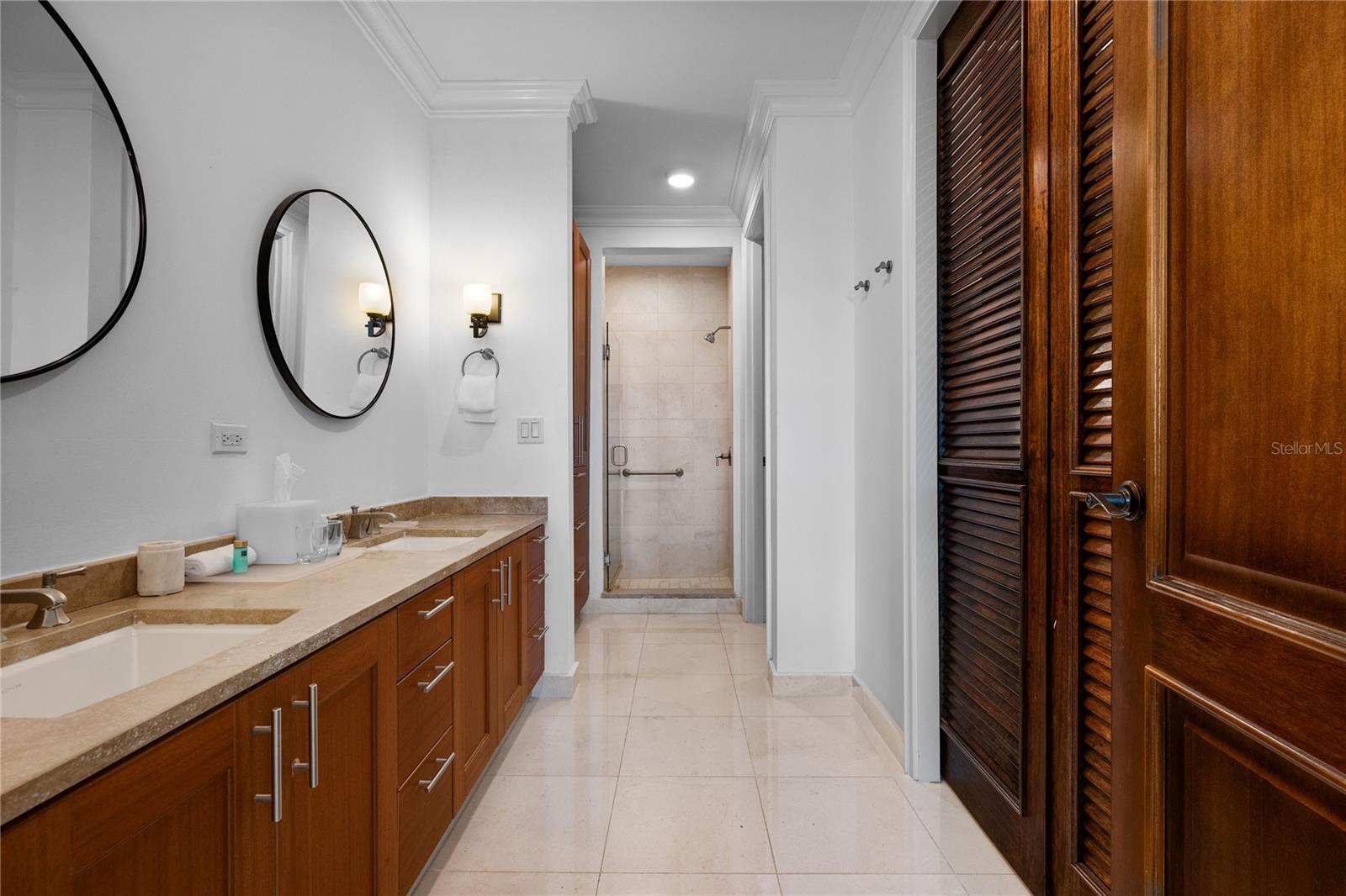 COUNTRY CLUB RESIDENCES - Residential