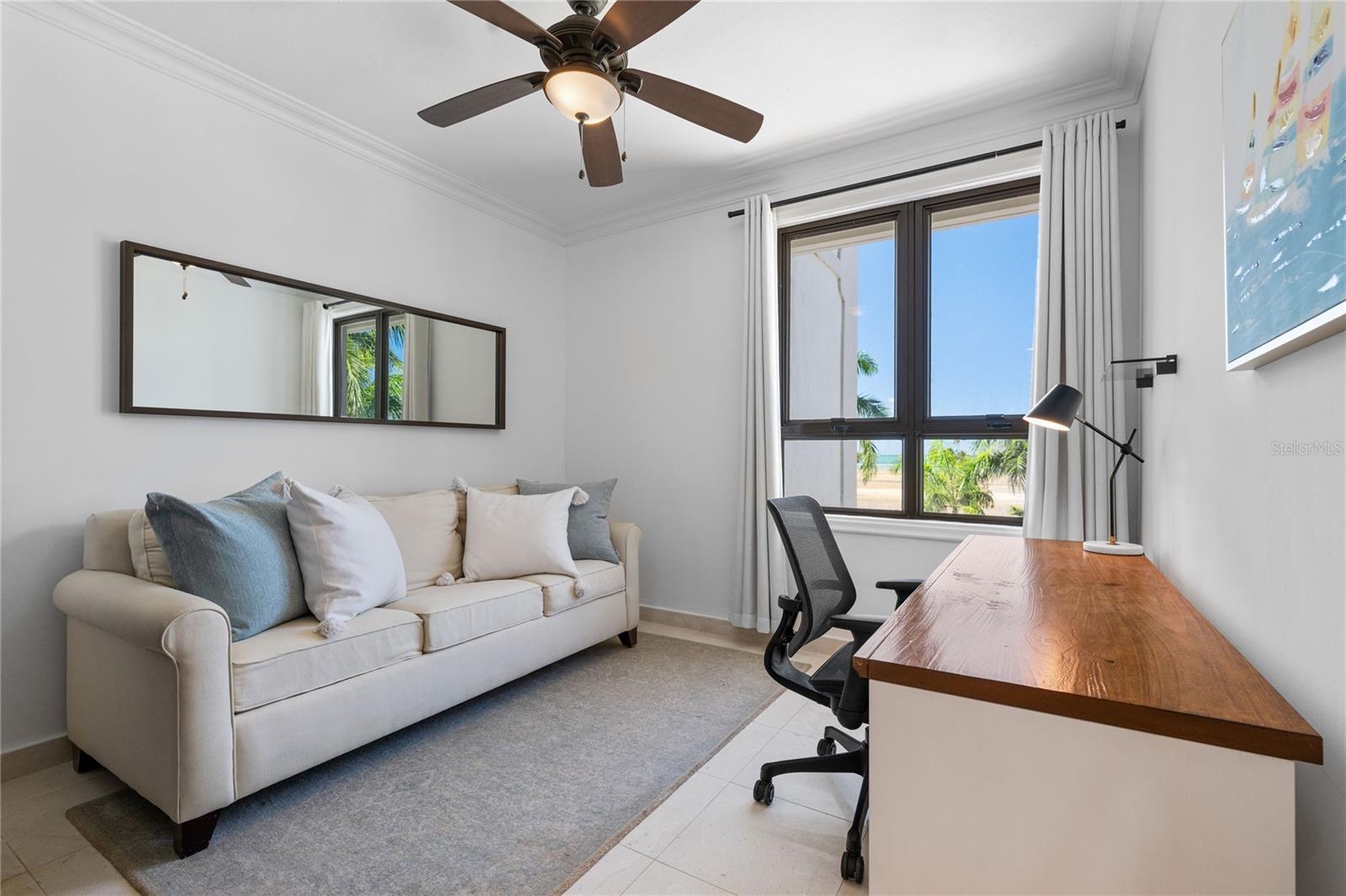 COUNTRY CLUB RESIDENCES - Residential