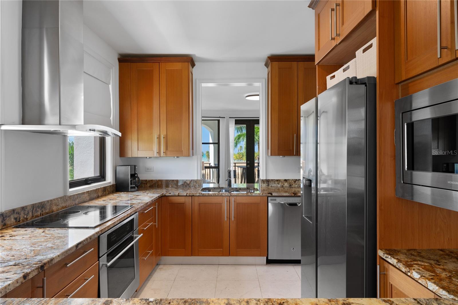 COUNTRY CLUB RESIDENCES - Residential