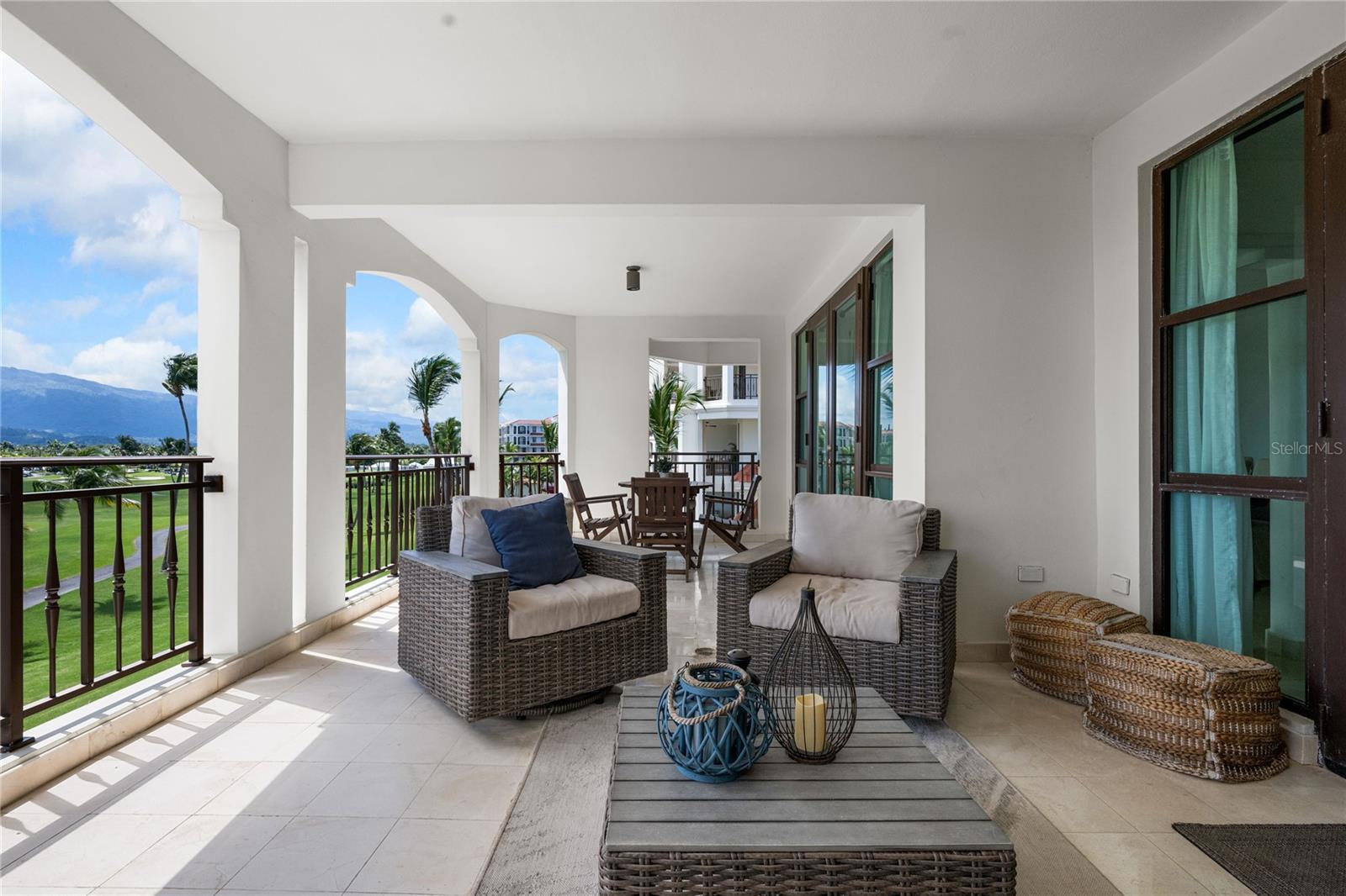 COUNTRY CLUB RESIDENCES - Residential