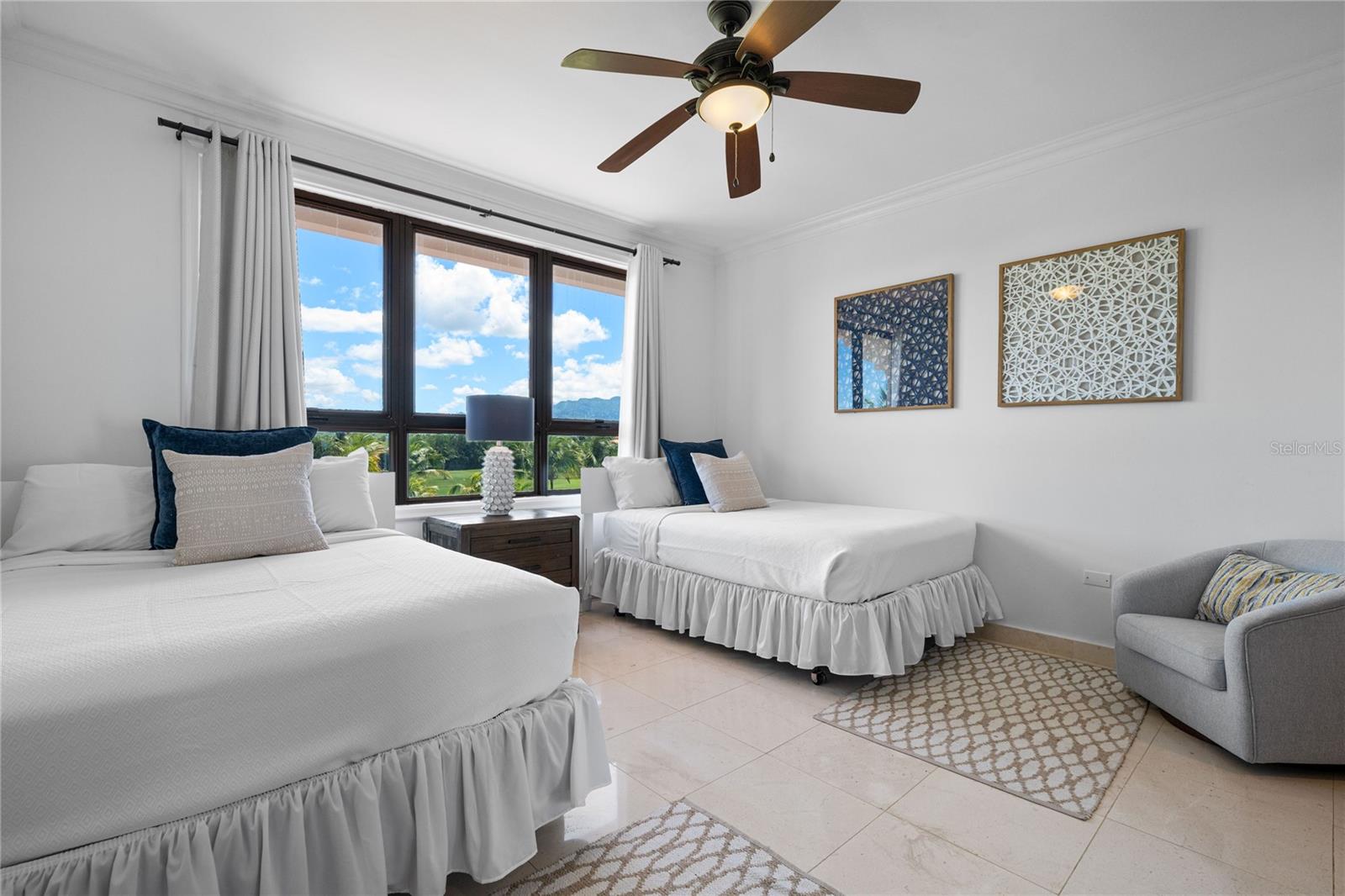 COUNTRY CLUB RESIDENCES - Residential