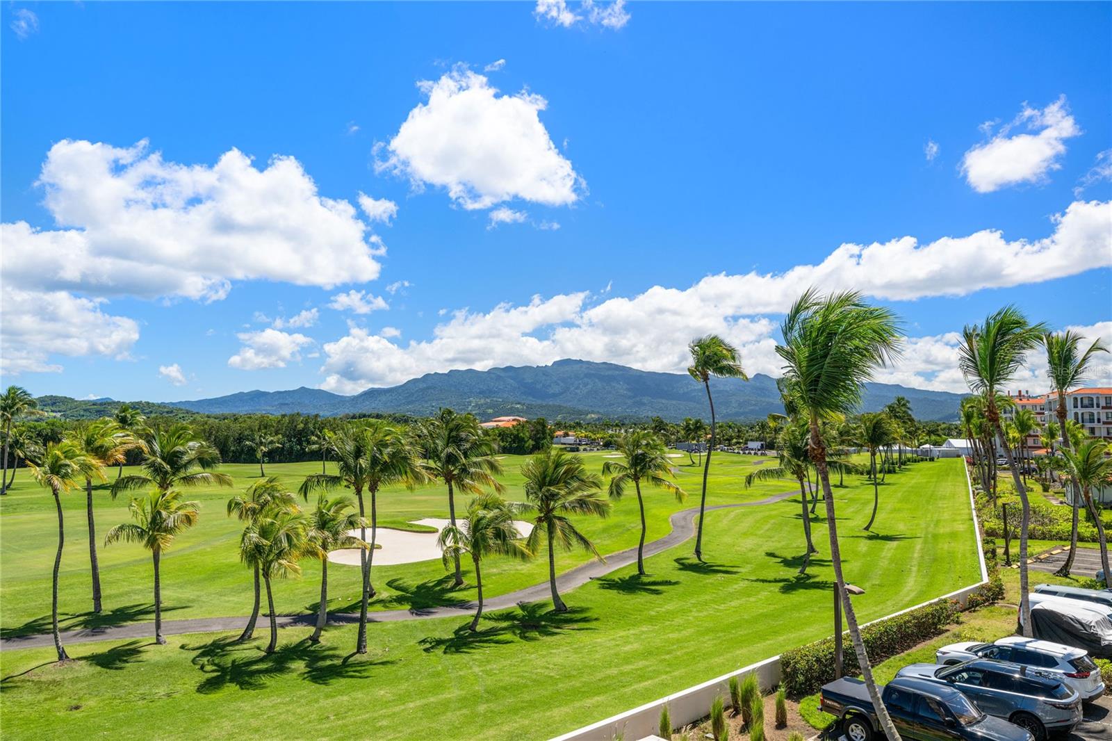 COUNTRY CLUB RESIDENCES - Residential