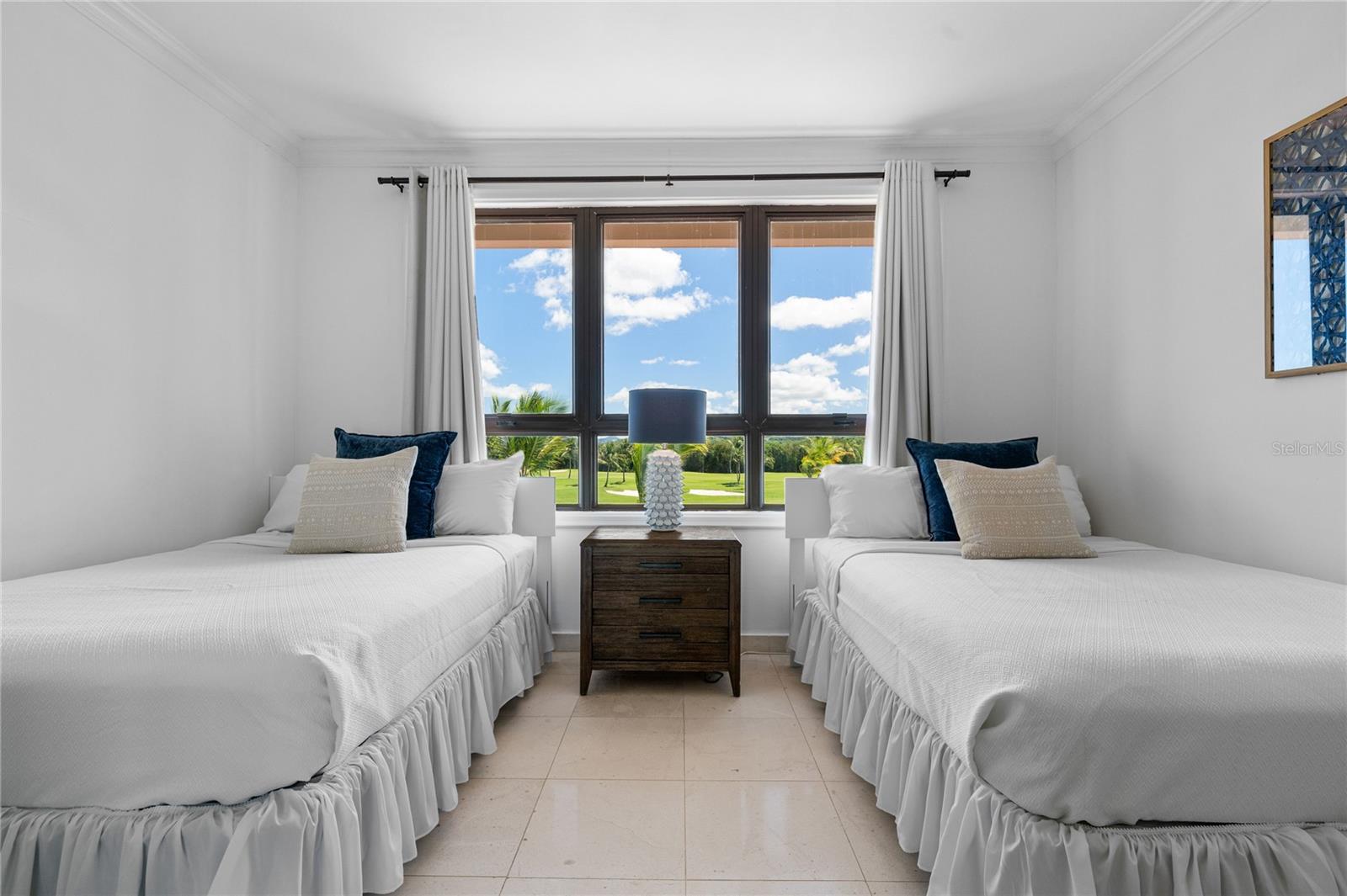 COUNTRY CLUB RESIDENCES - Residential