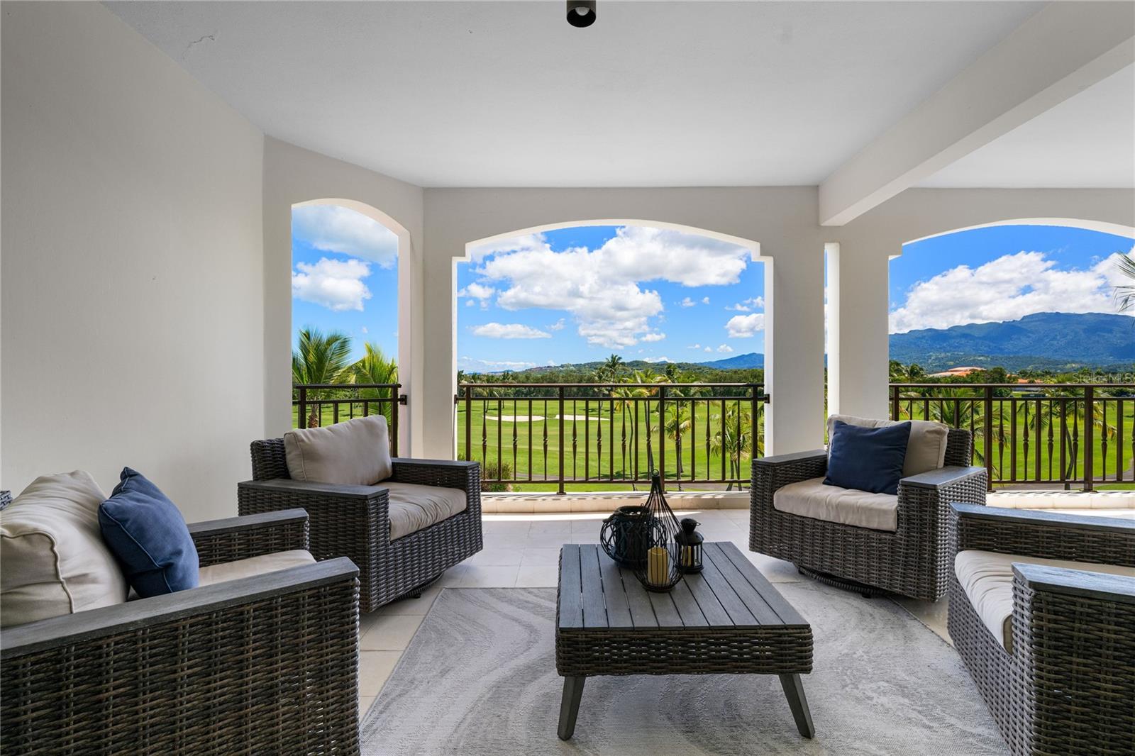 COUNTRY CLUB RESIDENCES - Residential