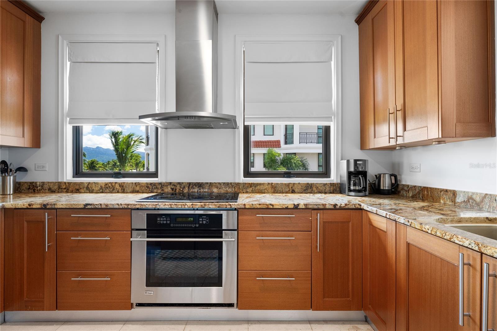 COUNTRY CLUB RESIDENCES - Residential
