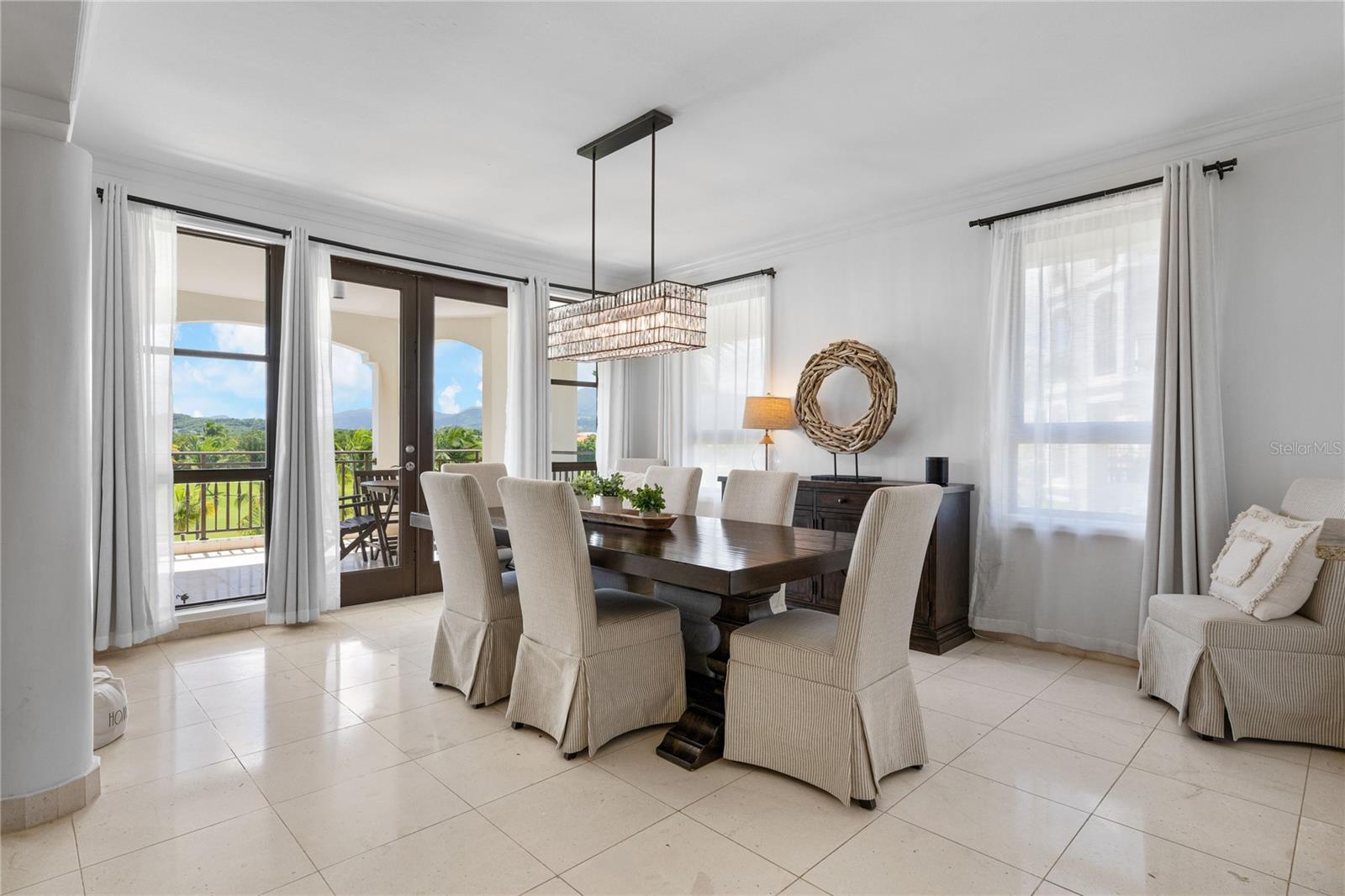 COUNTRY CLUB RESIDENCES - Residential