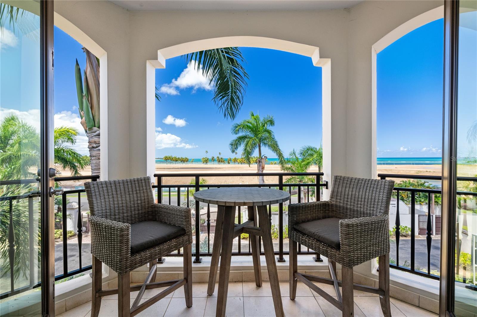 COUNTRY CLUB RESIDENCES - Residential
