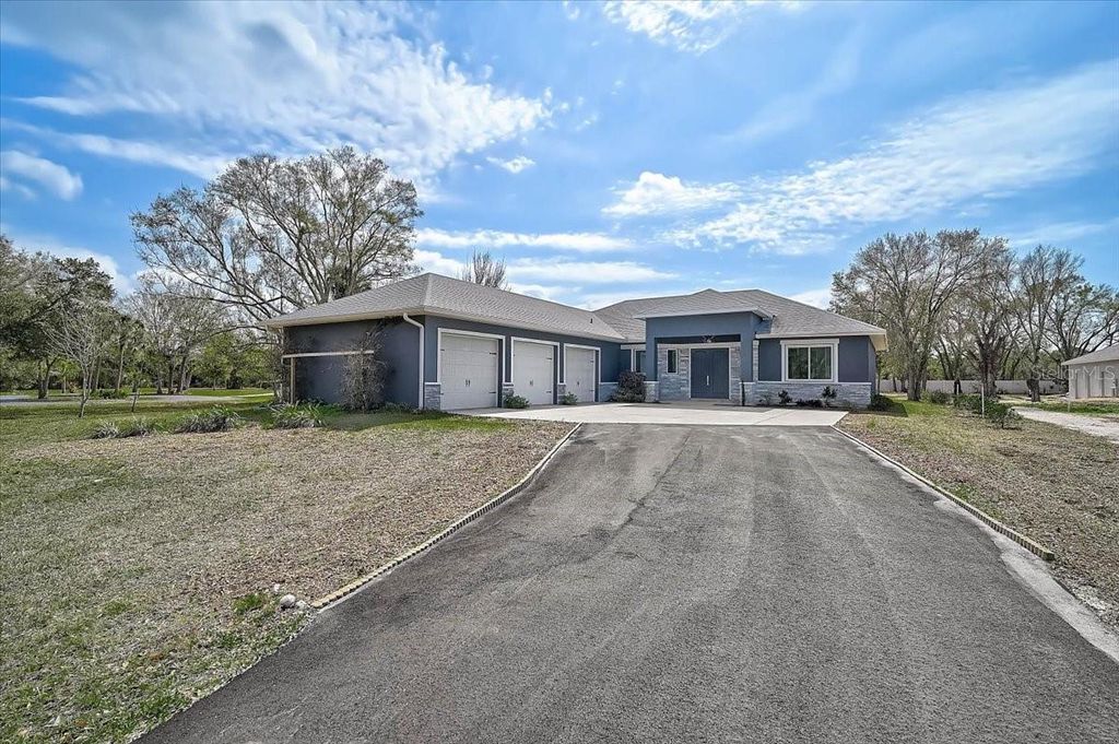 Photo of 4712 34th Avenue E, Bradenton, FL 34208 (MLS # A4682570)