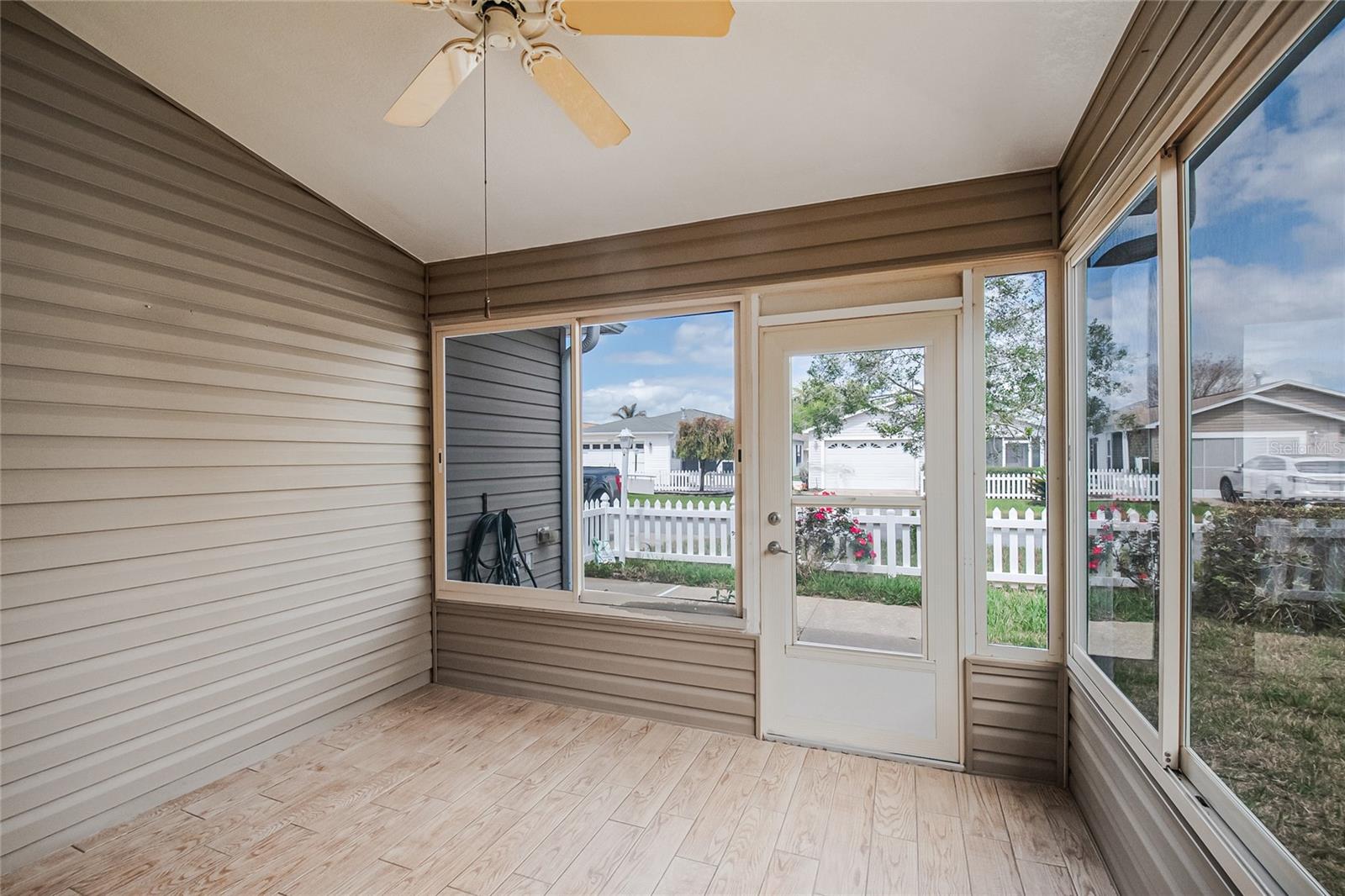 2454 SOUTHERN OAK STREET