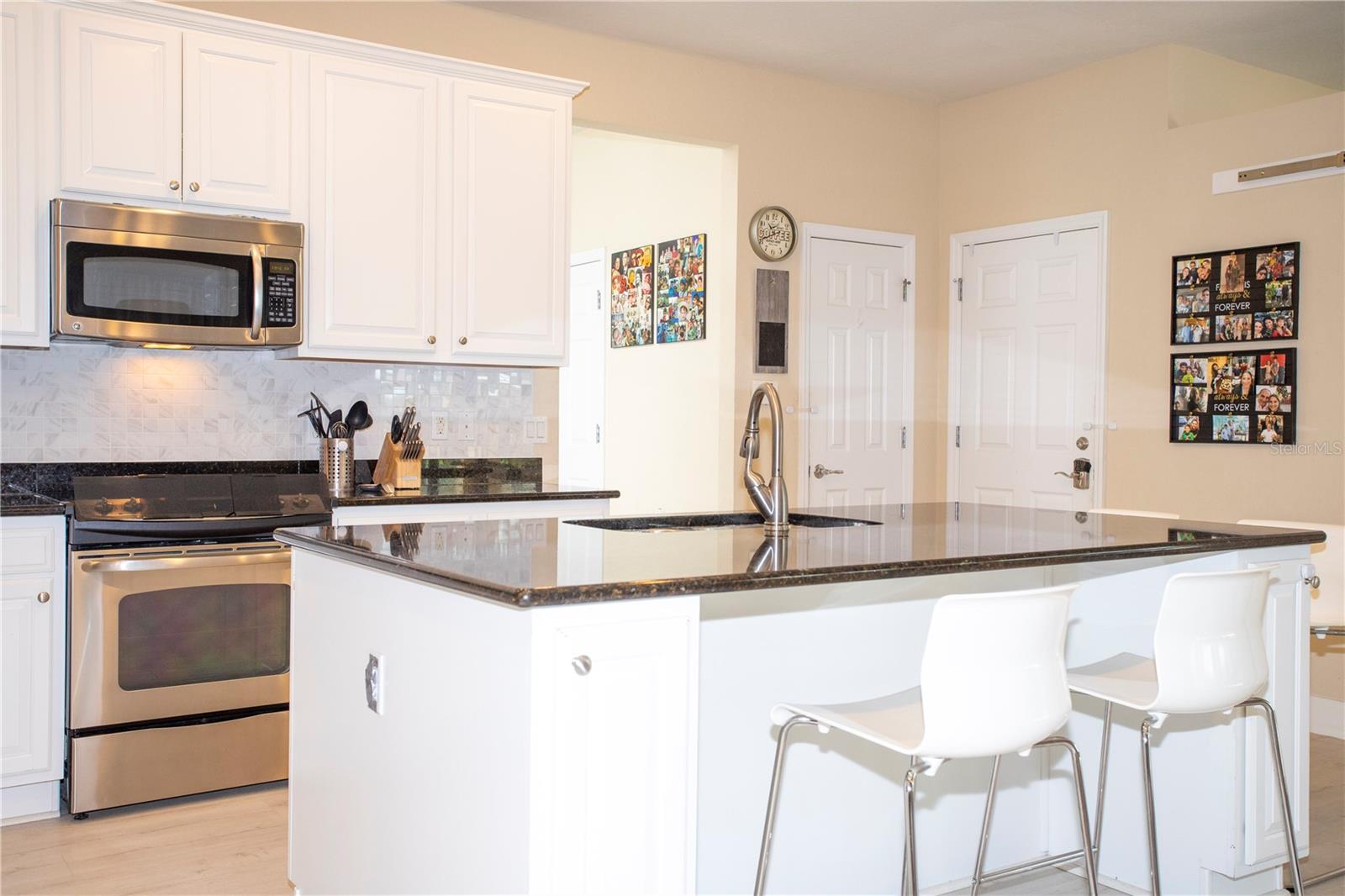 VILLAGEWALK/LK NONAB - Residential