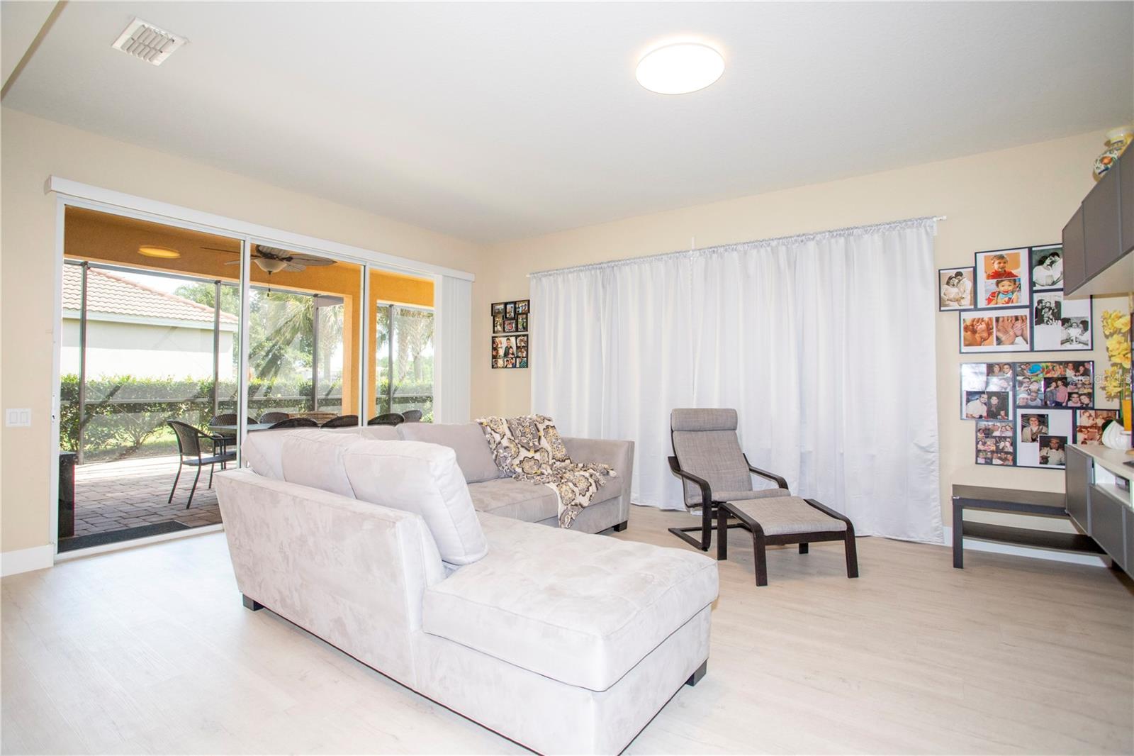 VILLAGEWALK/LK NONAB - Residential