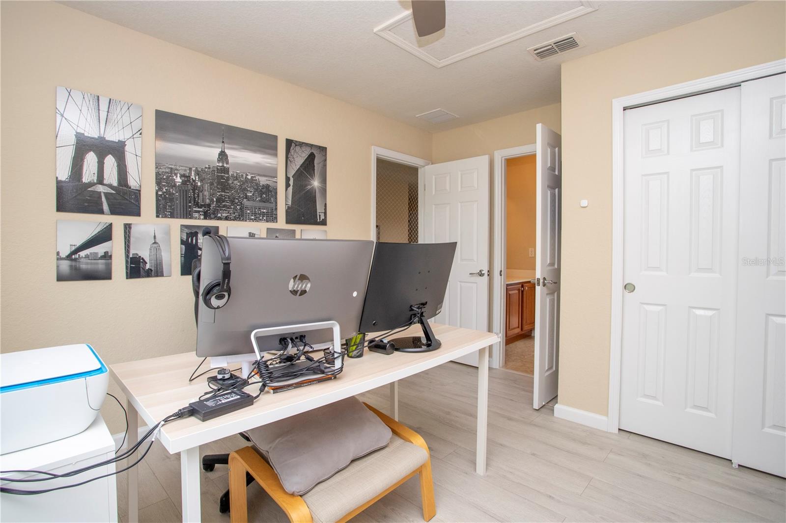 VILLAGEWALK/LK NONAB - Residential