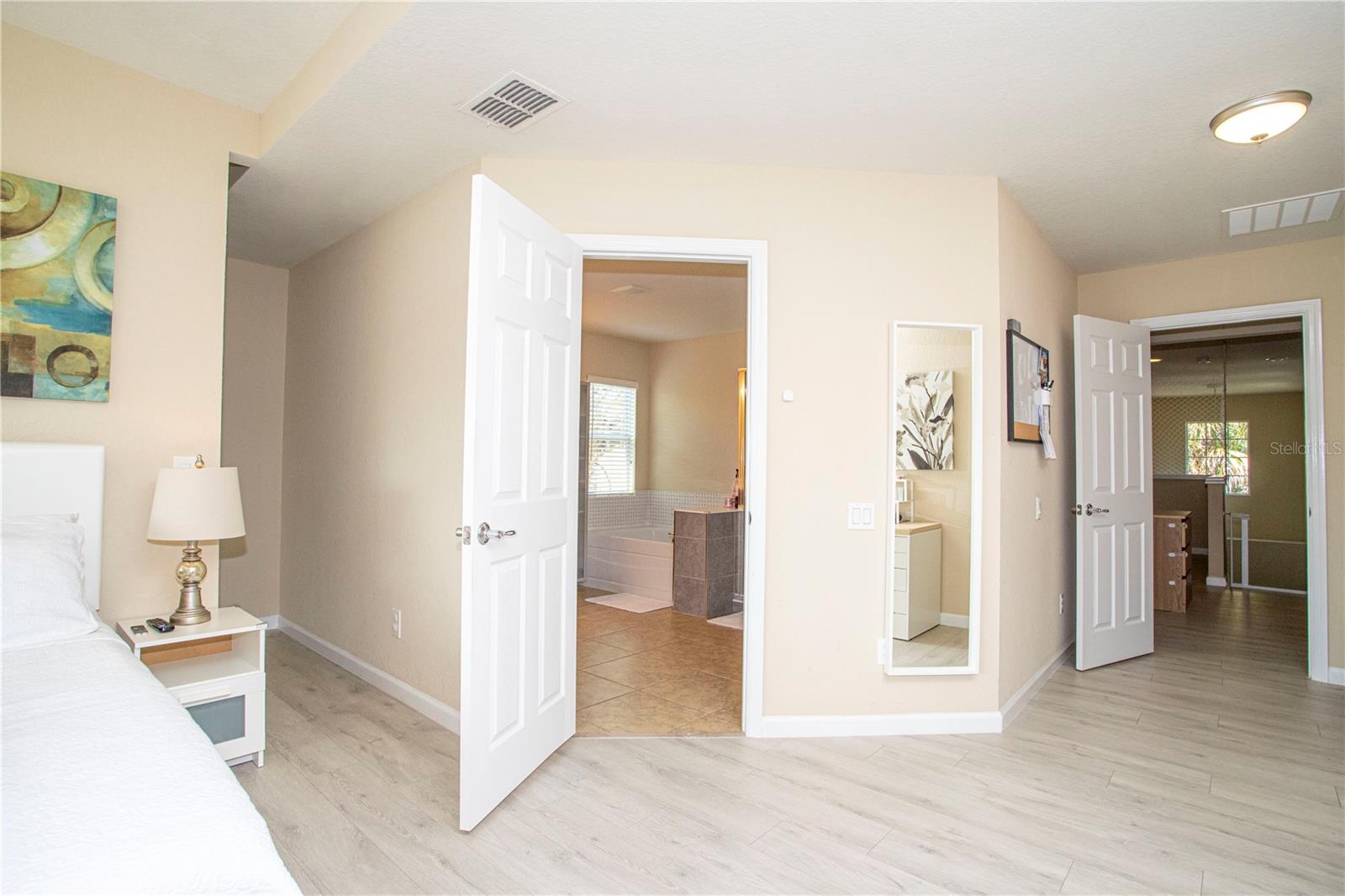 VILLAGEWALK/LK NONAB - Residential