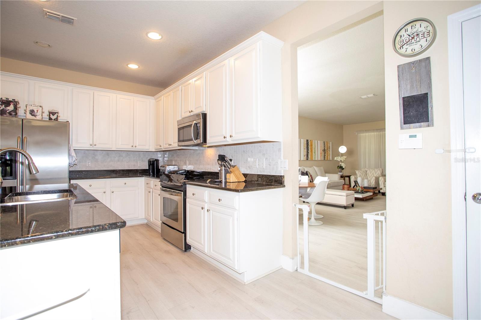 VILLAGEWALK/LK NONAB - Residential