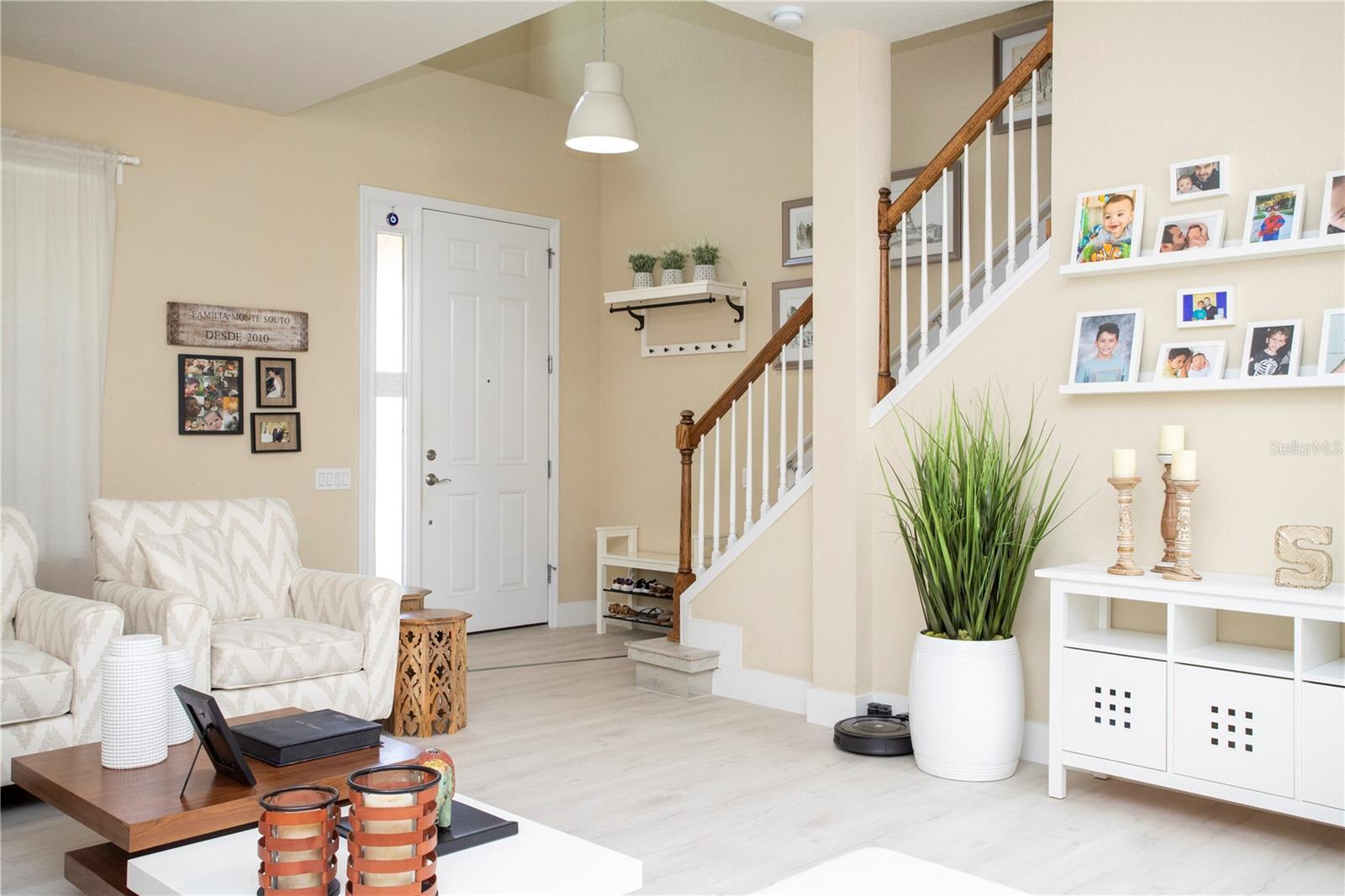 VILLAGEWALK/LK NONAB - Residential