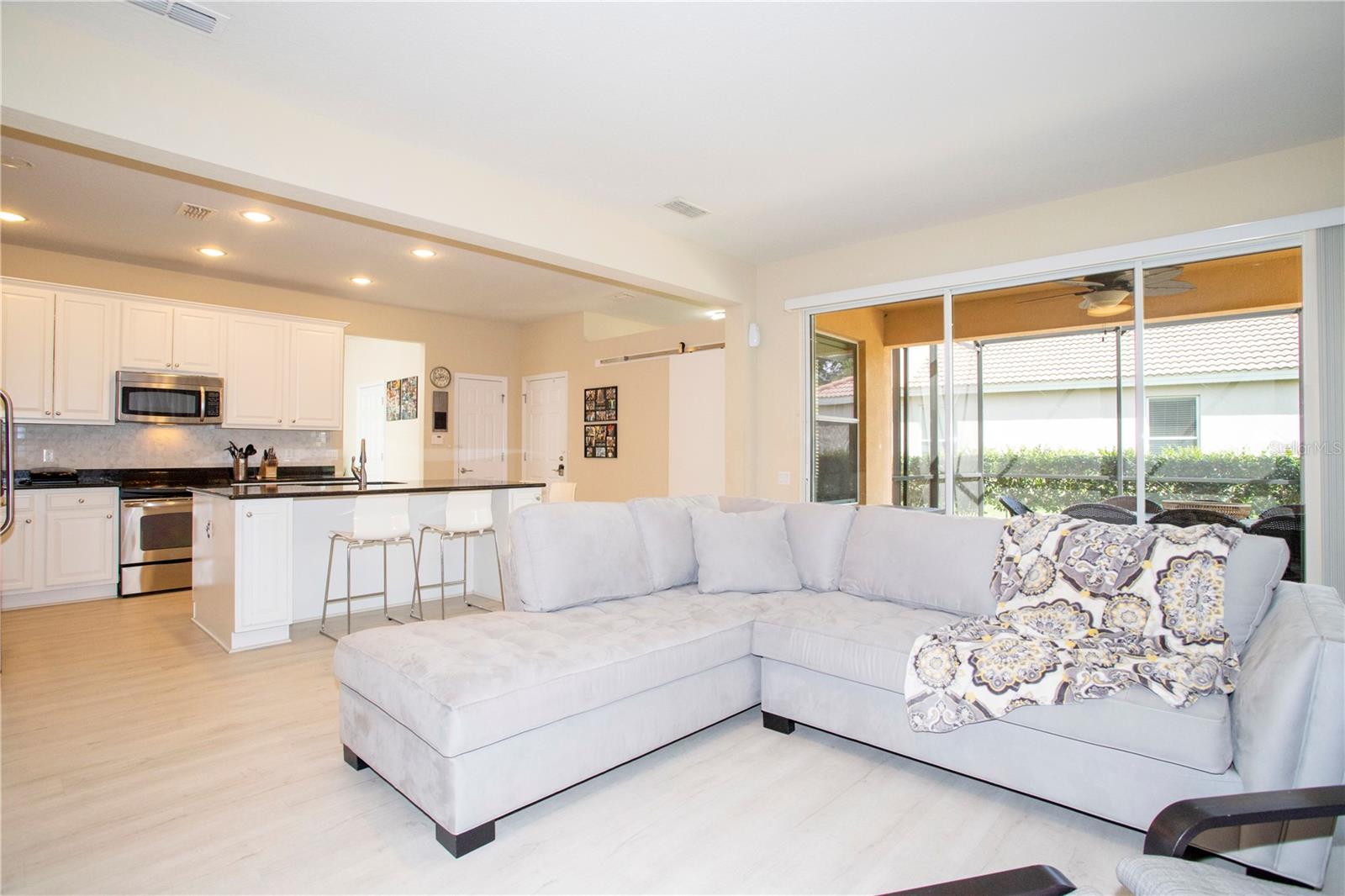 VILLAGEWALK/LK NONAB - Residential