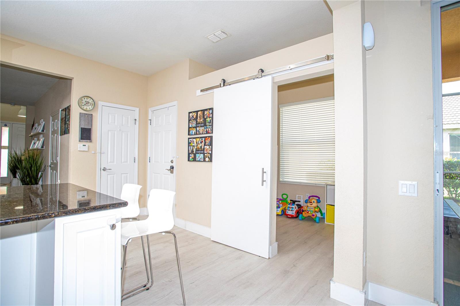 VILLAGEWALK/LK NONAB - Residential