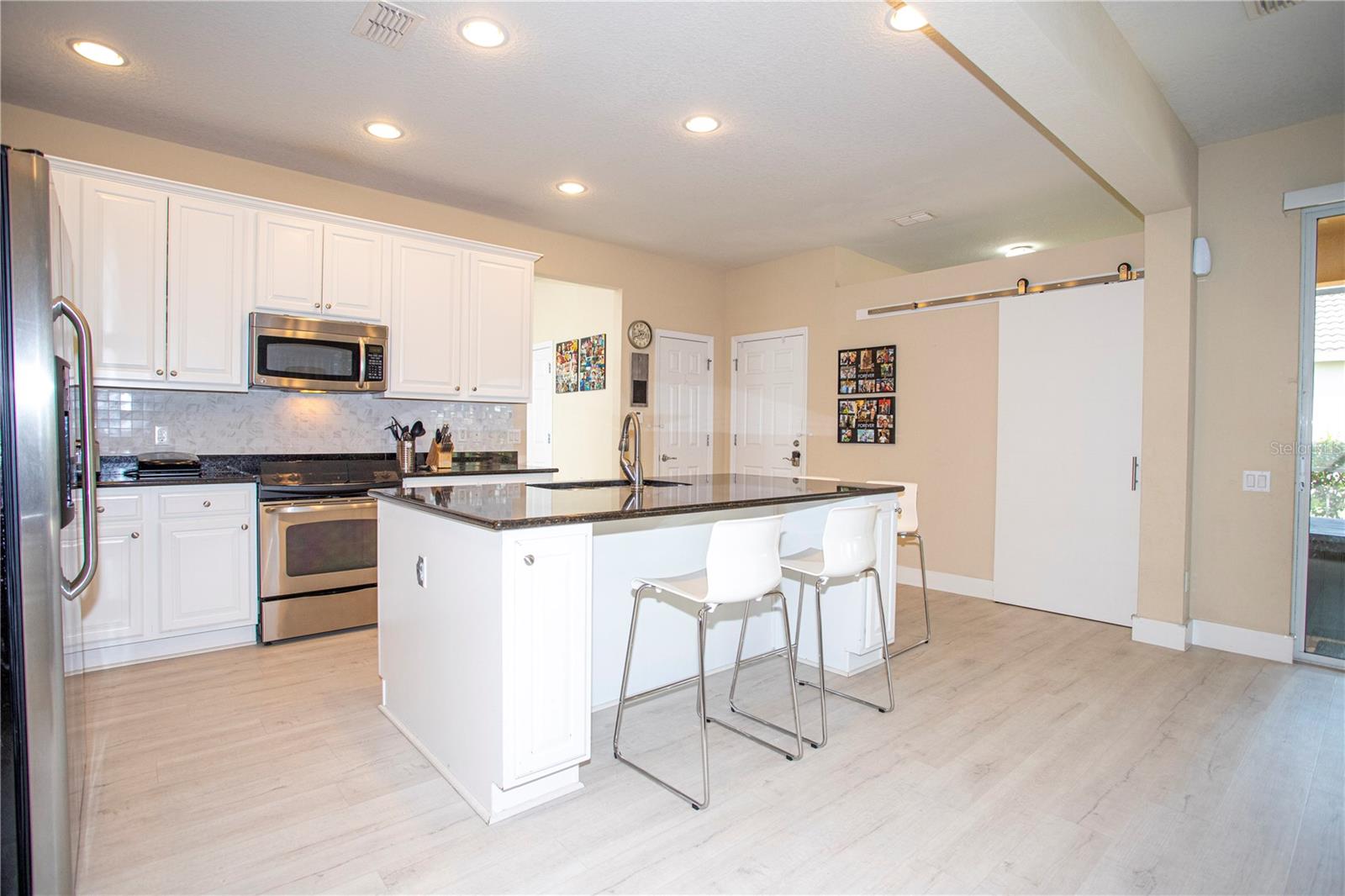 VILLAGEWALK/LK NONAB - Residential