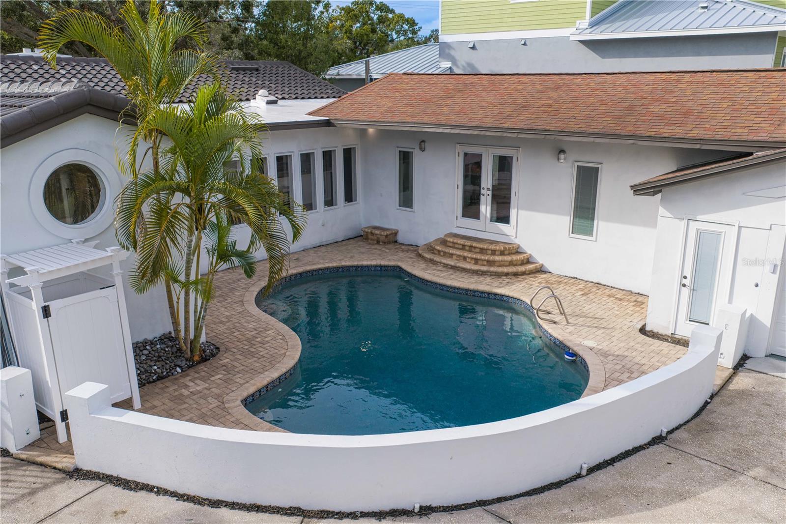 SUNSET PARK - Residential Lease