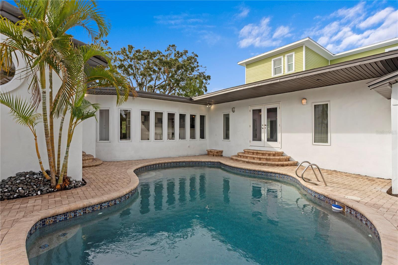 SUNSET PARK - Residential Lease