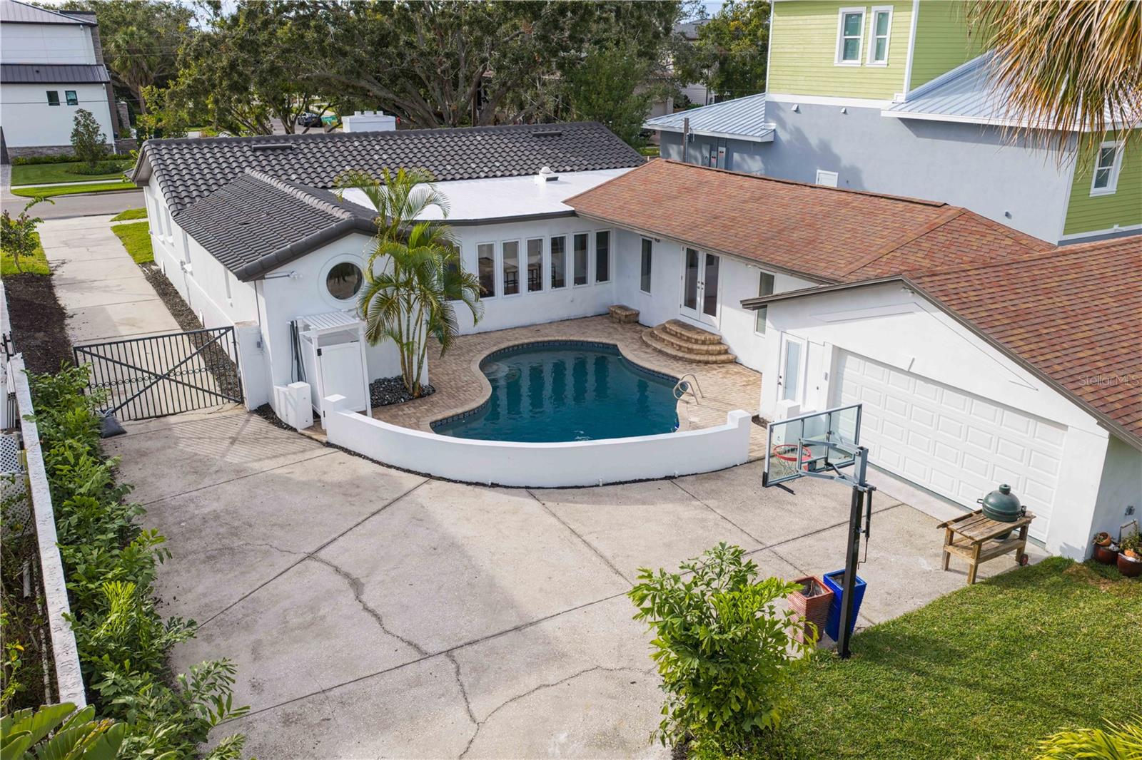 SUNSET PARK - Residential Lease