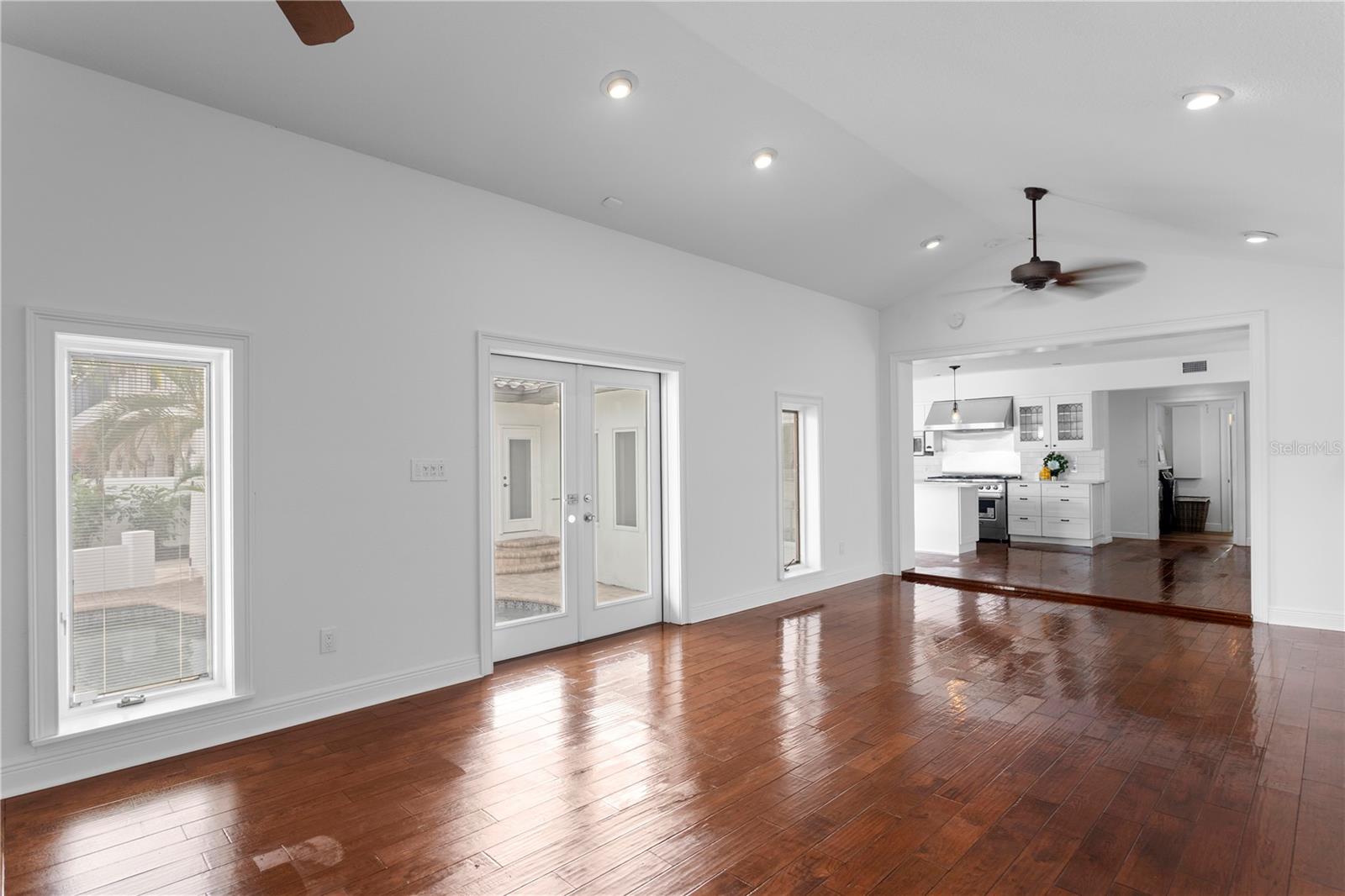 SUNSET PARK - Residential Lease