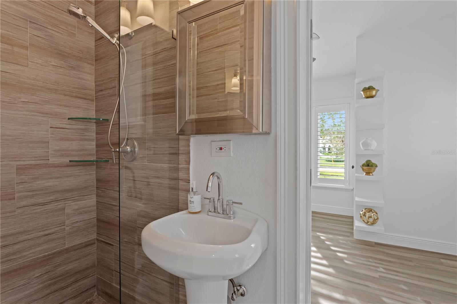 SUNSET PARK - Residential Lease