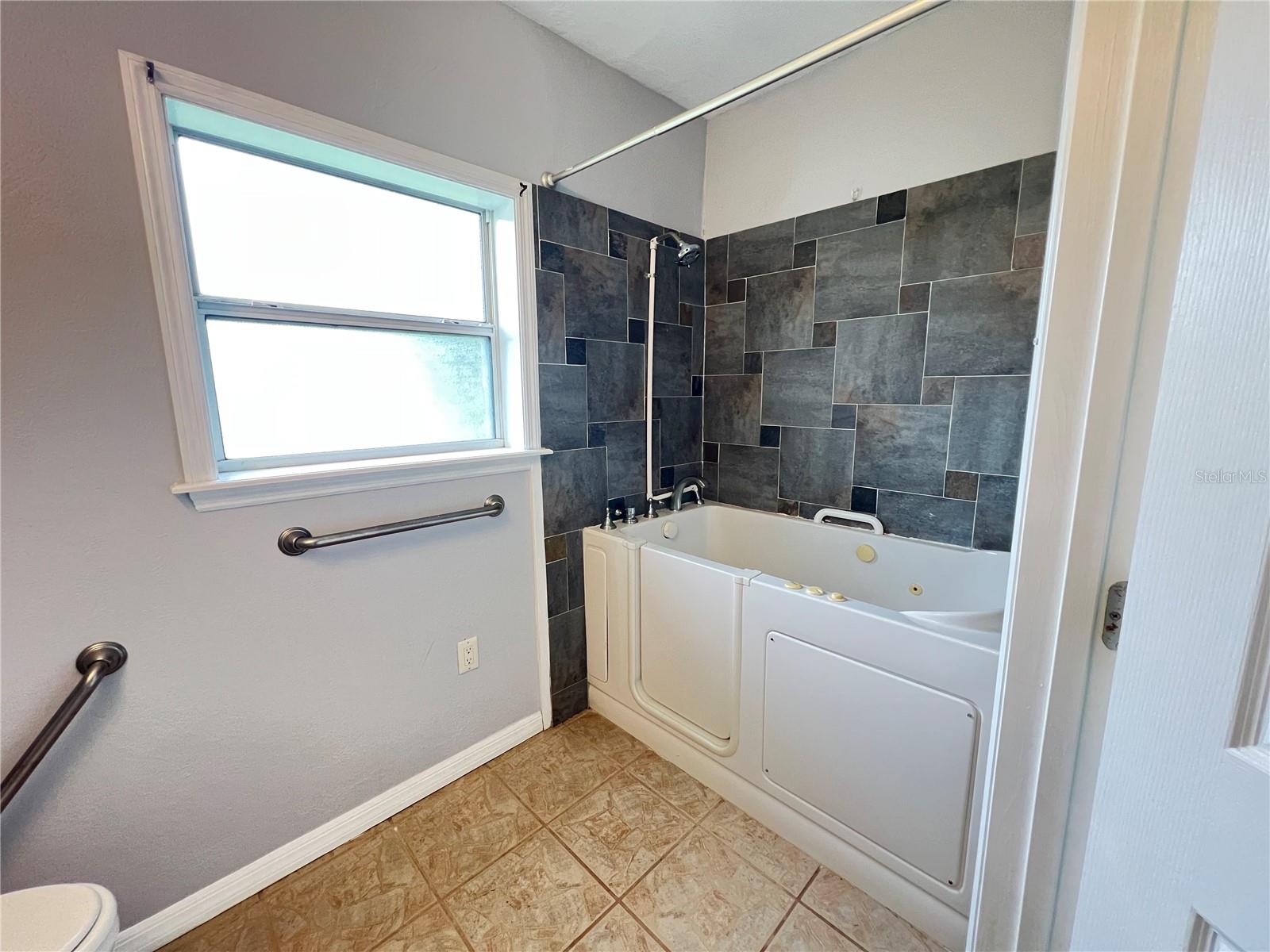 FORT KING HAMMOCK - Residential Lease