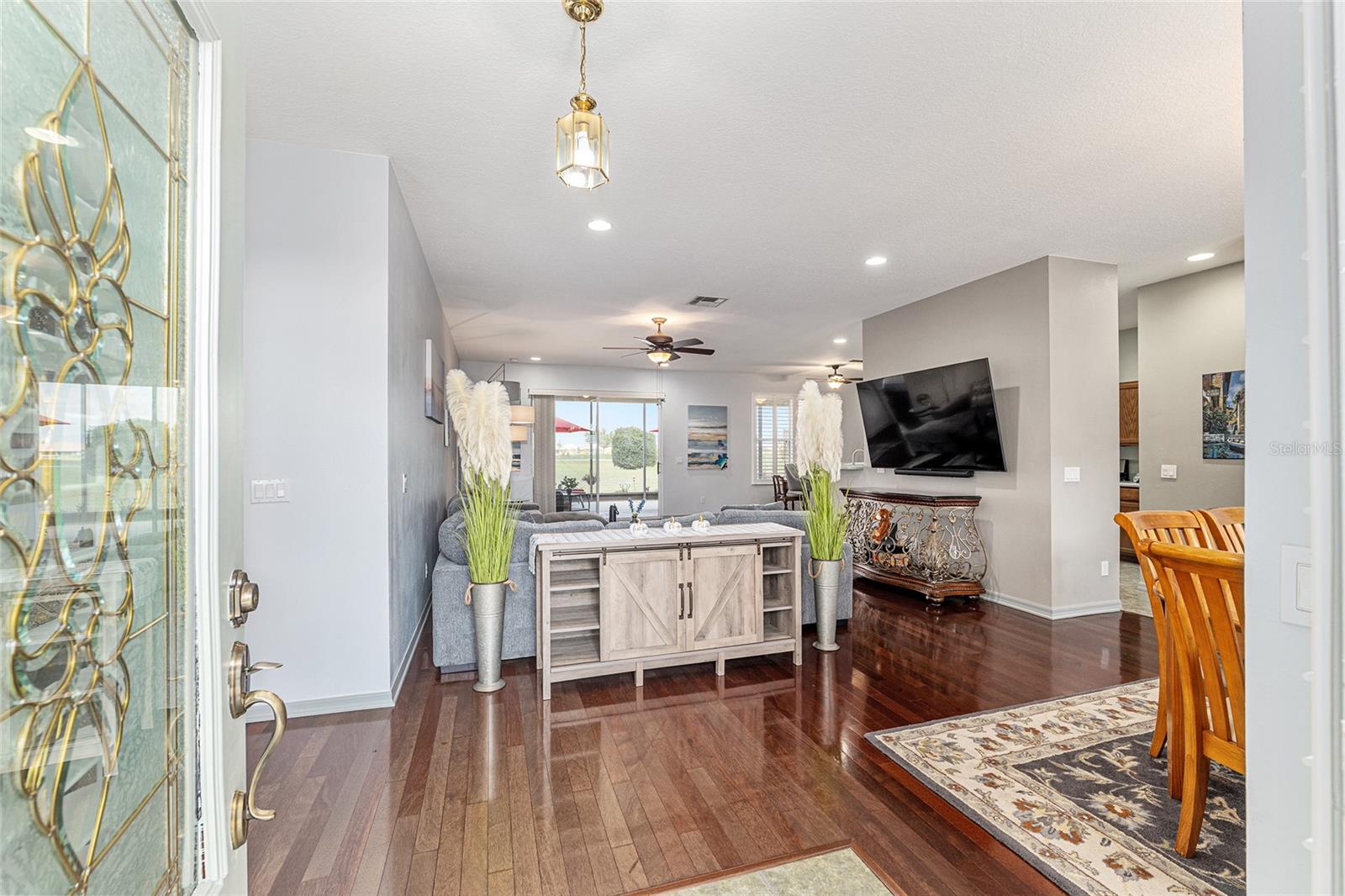 ON TOP OF THE WORLD - Residential