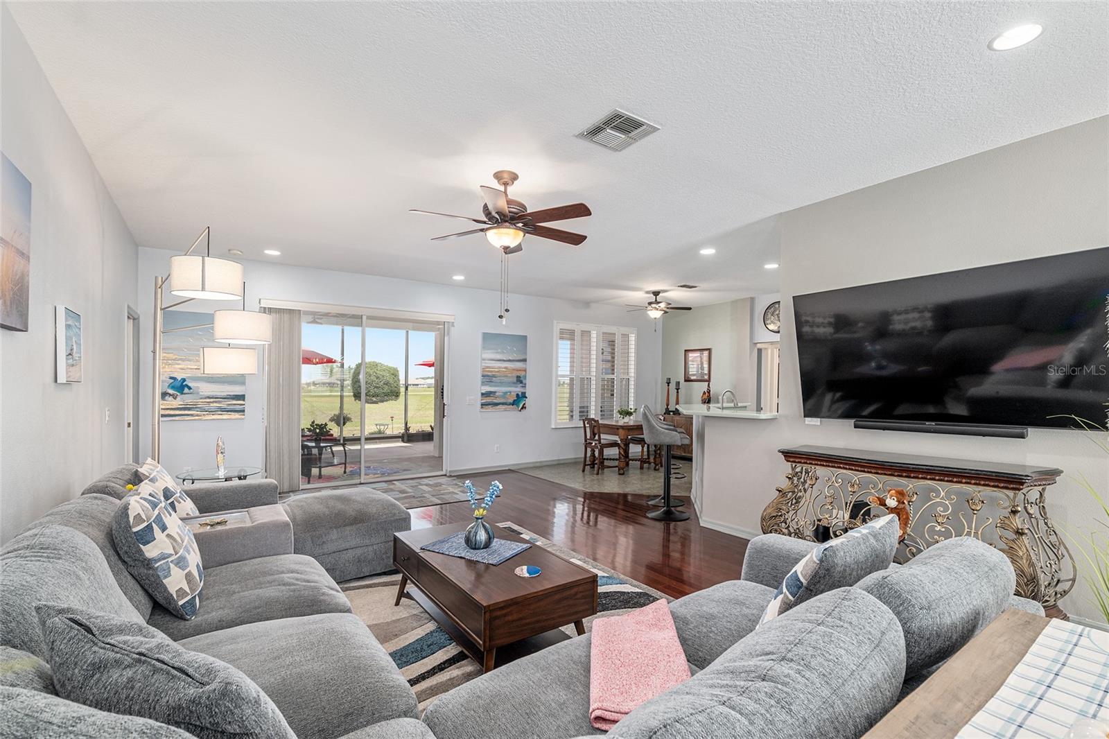 ON TOP OF THE WORLD - Residential