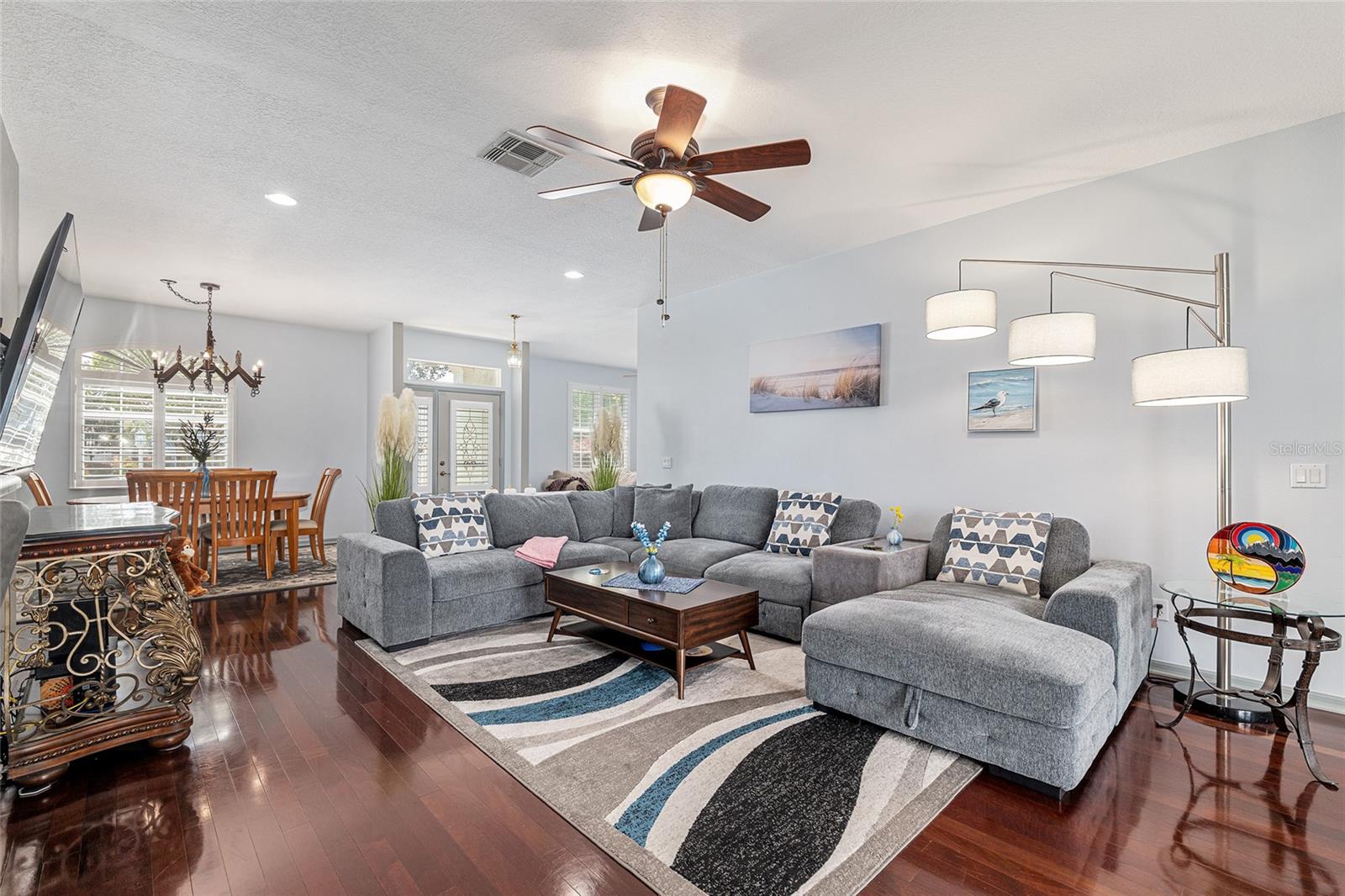 ON TOP OF THE WORLD - Residential