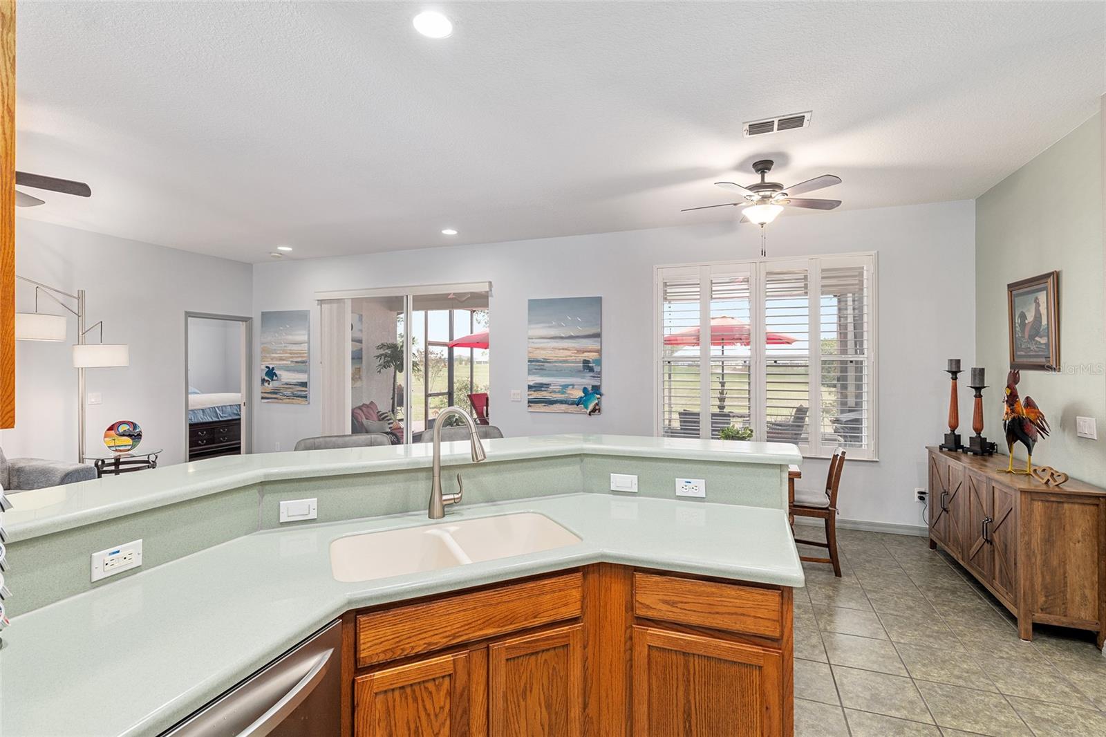 ON TOP OF THE WORLD - Residential