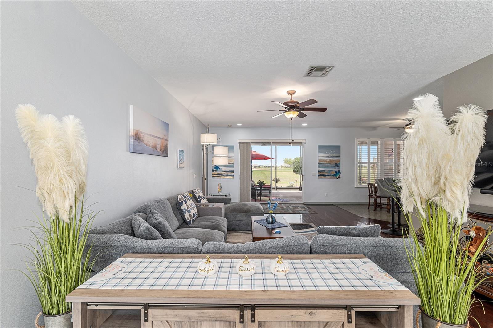 ON TOP OF THE WORLD - Residential