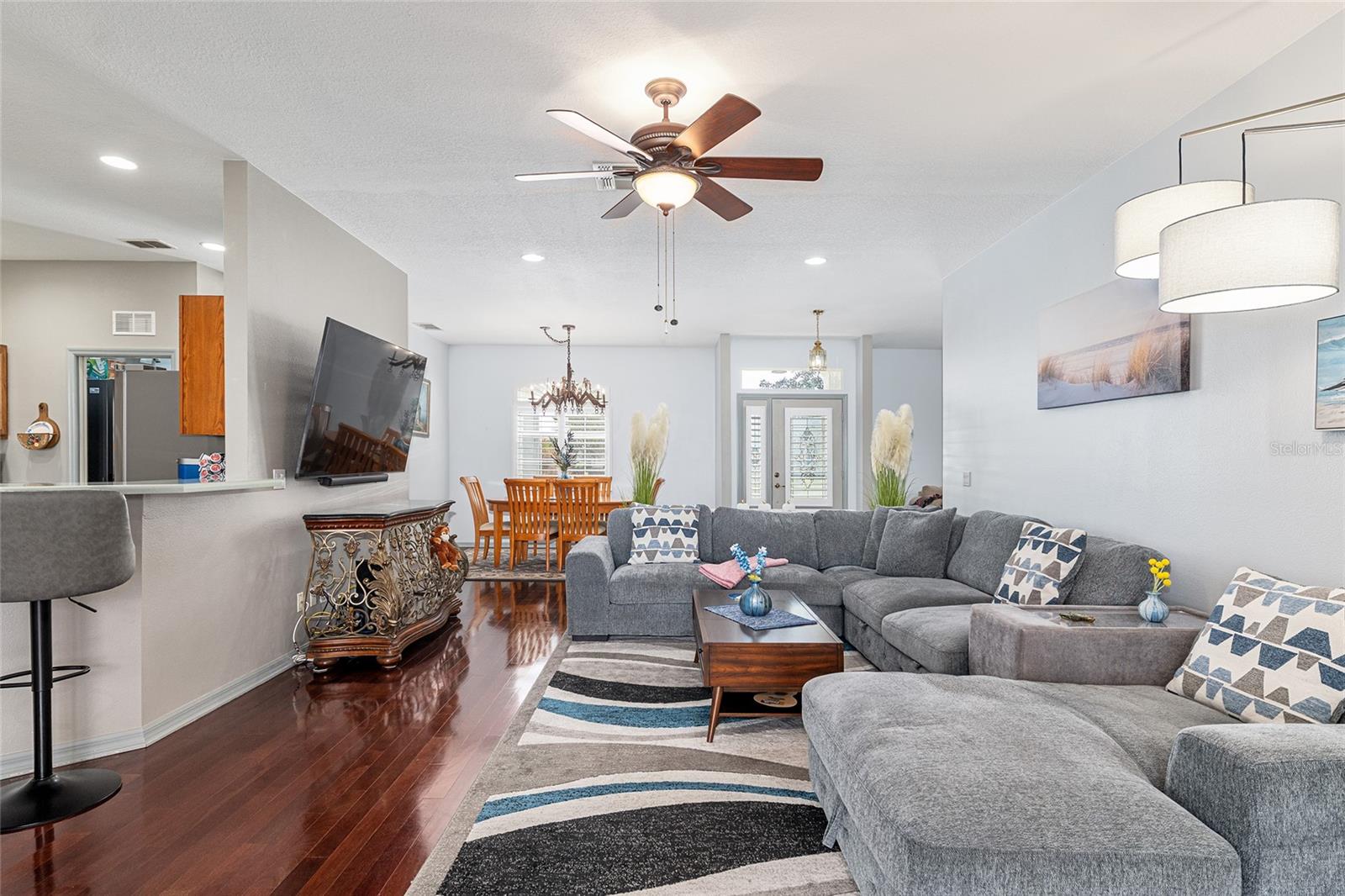 ON TOP OF THE WORLD - Residential