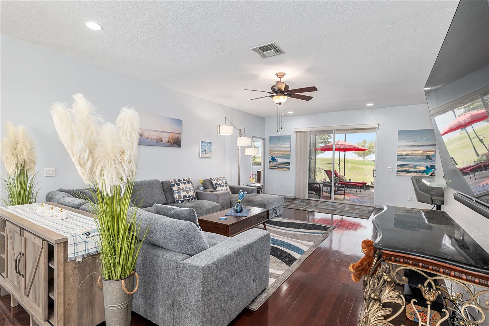 ON TOP OF THE WORLD - Residential