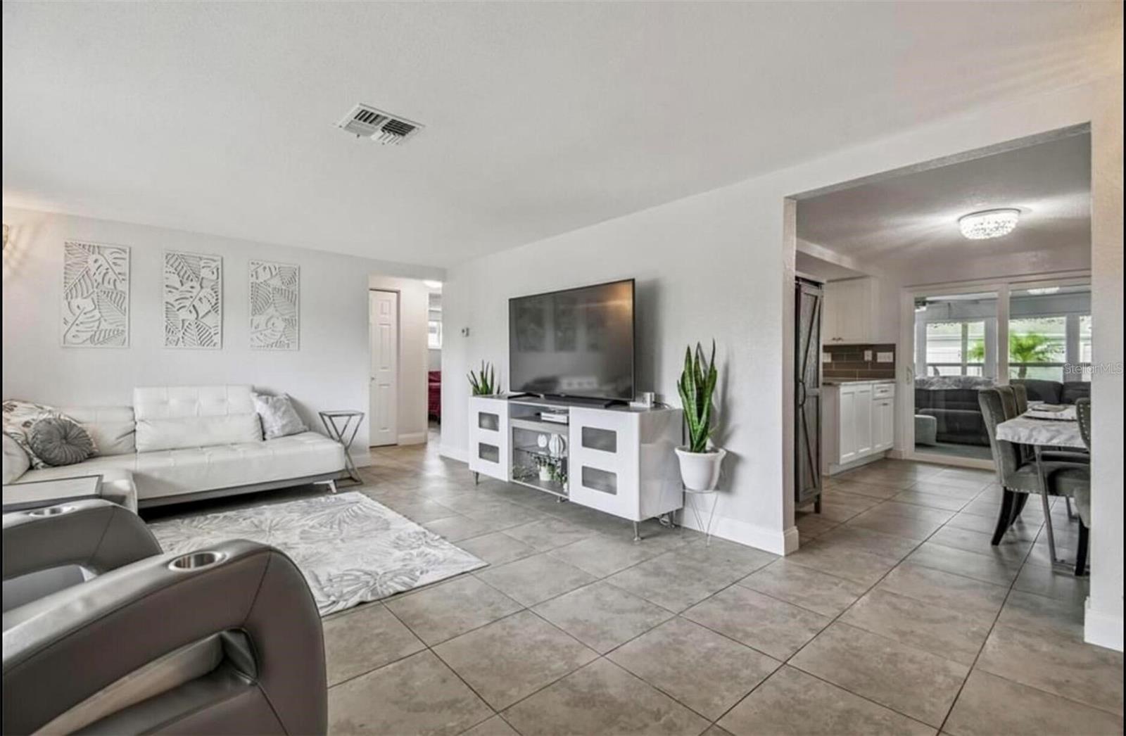 7519 HOLLY LAKE LANE