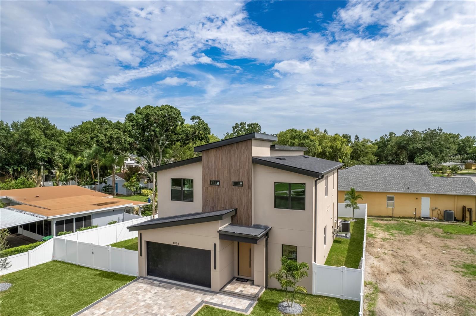 1808 W ERNA DRIVE