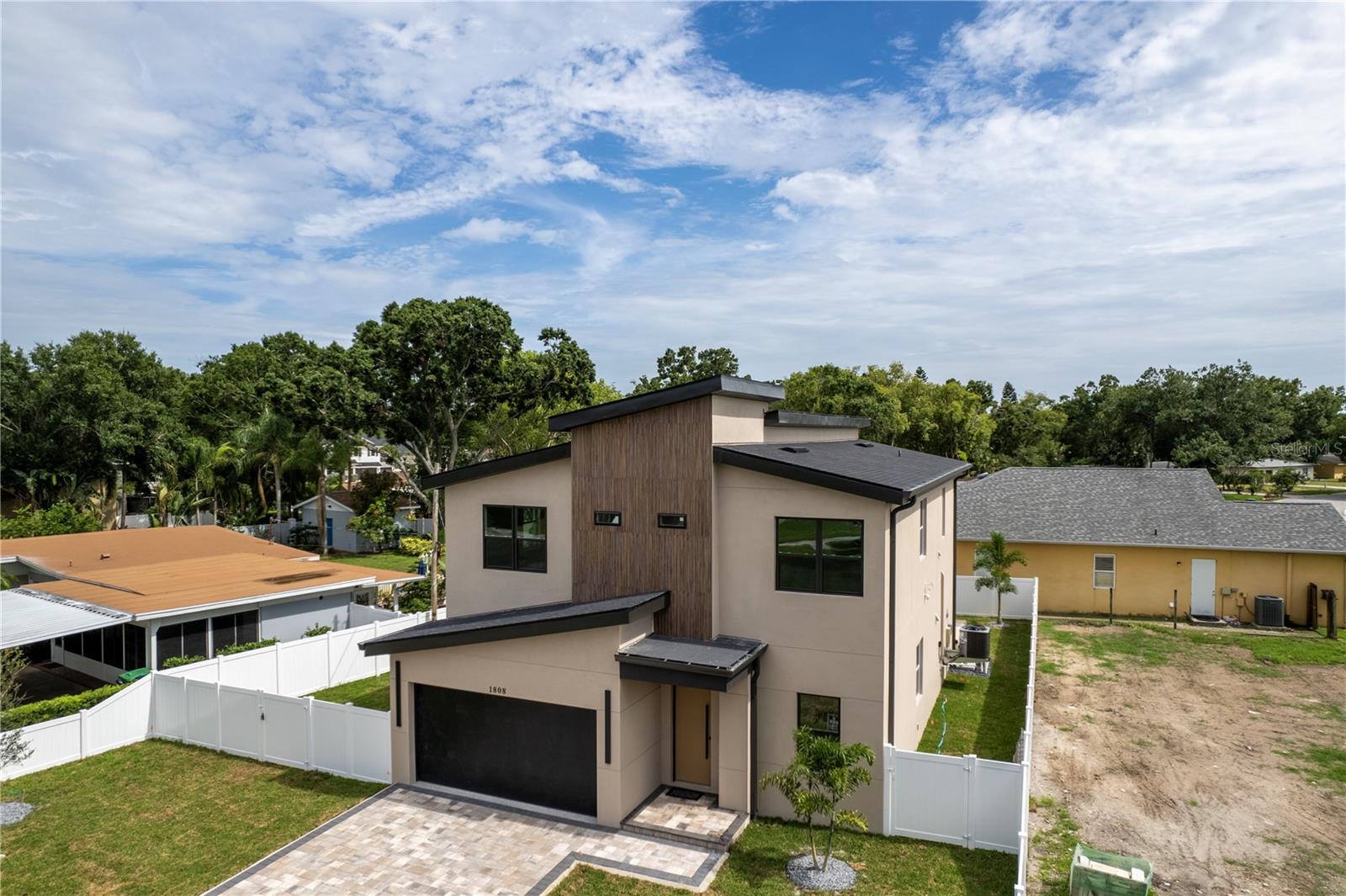 1808 W ERNA DRIVE