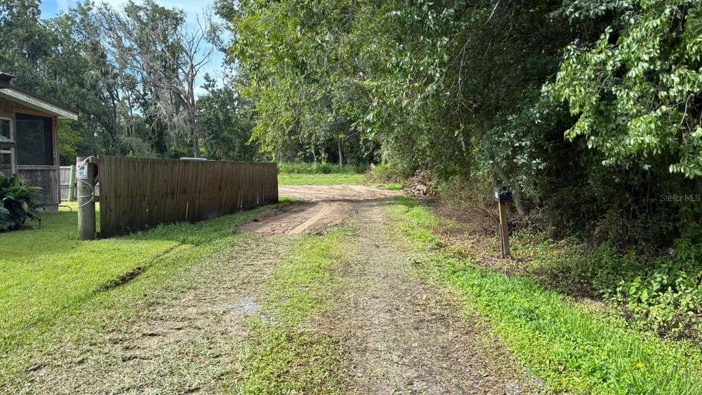 Photo of 706 E Cherry St, Plant City, FL 33563 (MLS # O6340826)
