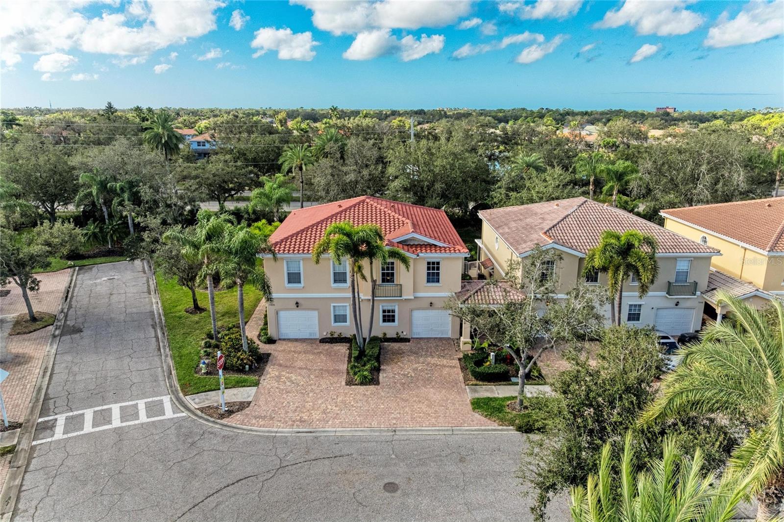 VILLAGEWALK - Residential