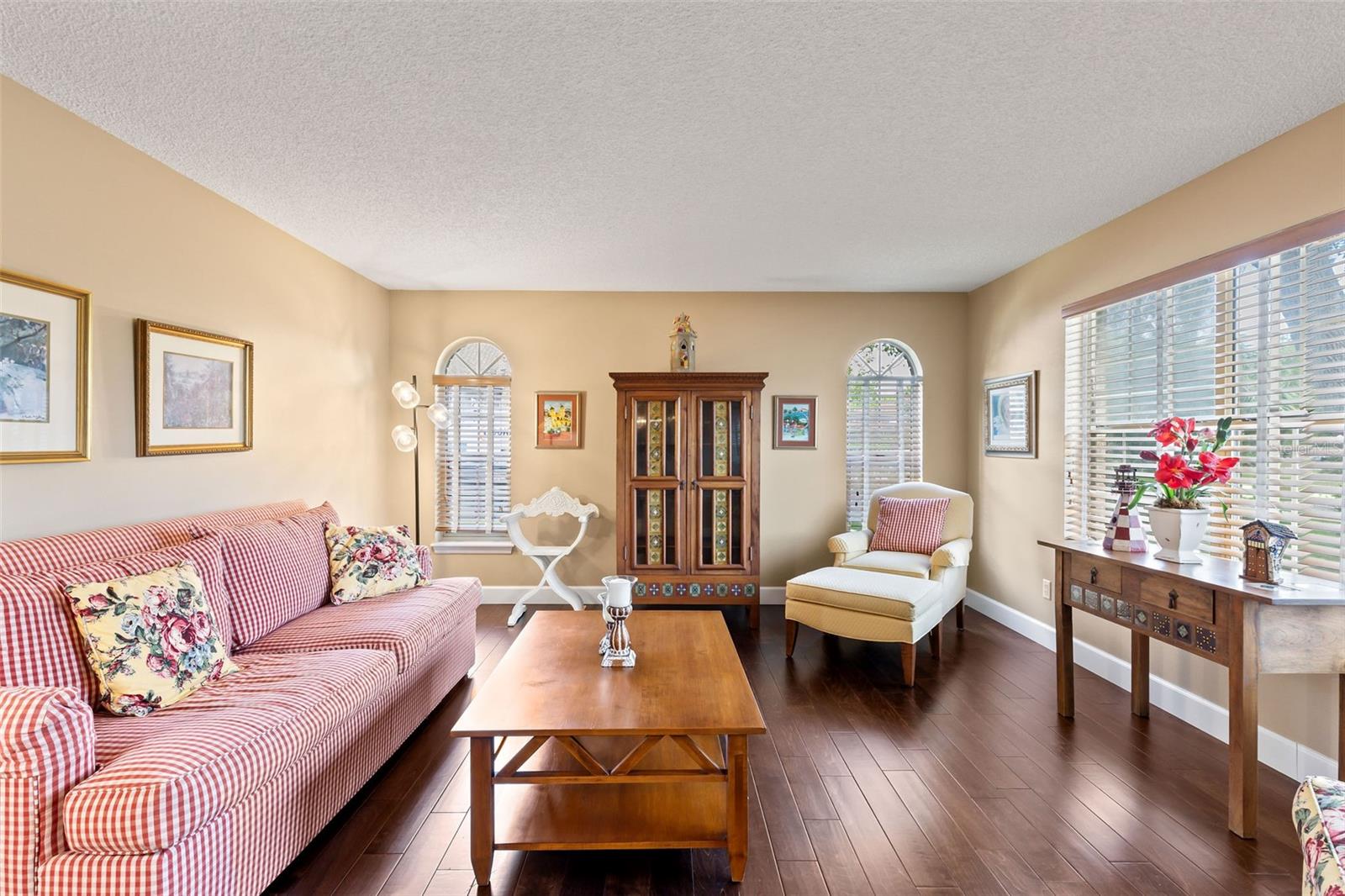 6 LEISURE WOOD WAY