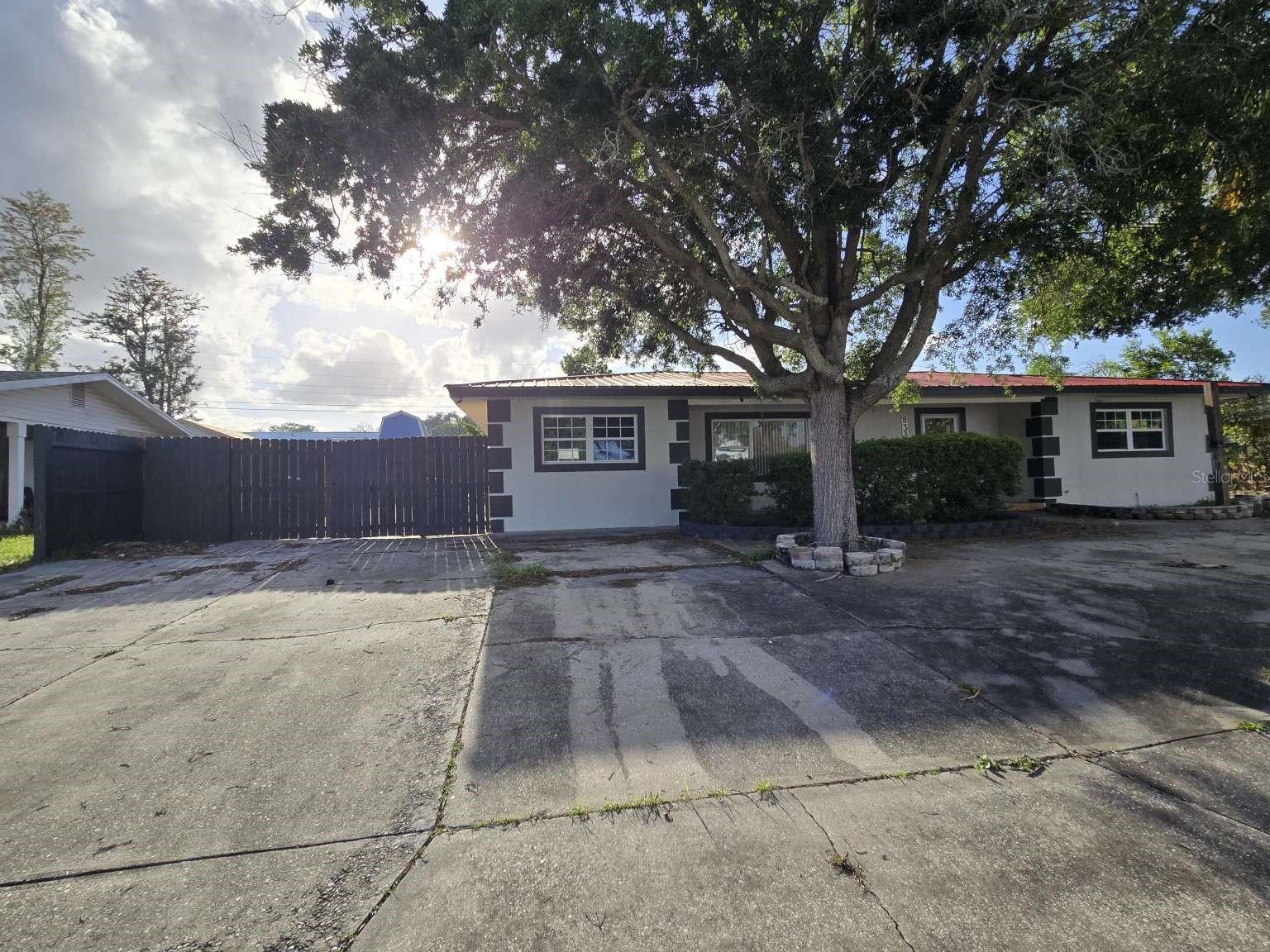 WOODLAND HILLS - Residential