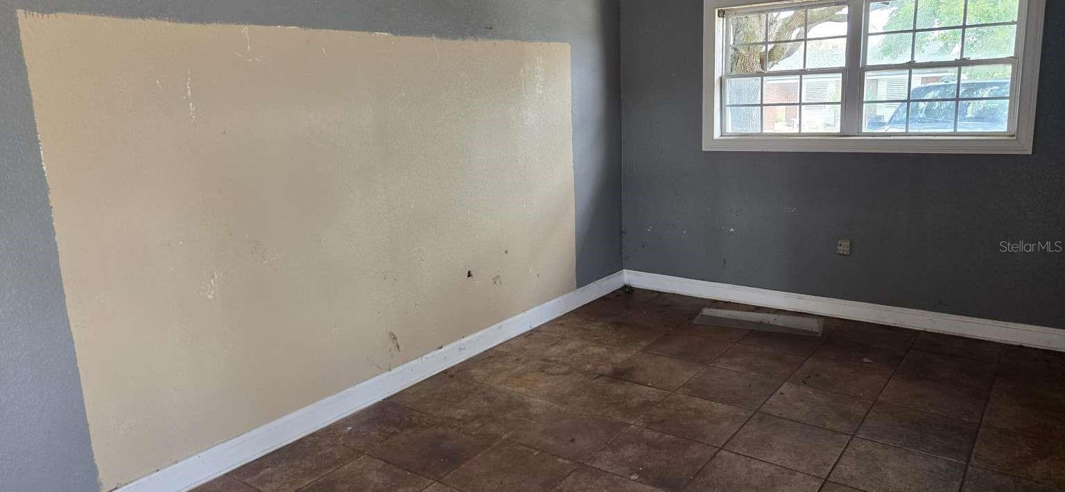 WOODLAND HILLS - Residential