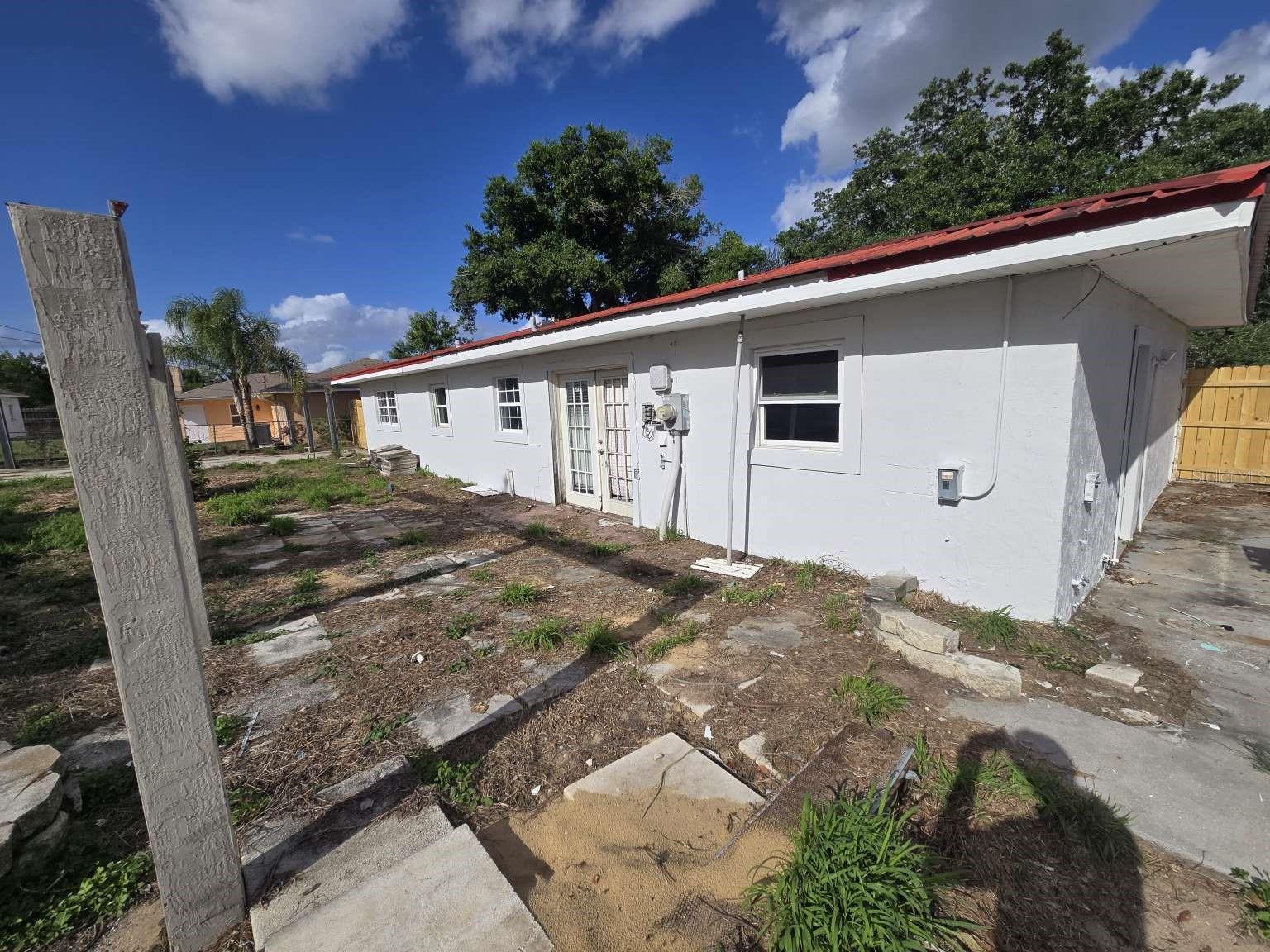 WOODLAND HILLS - Residential