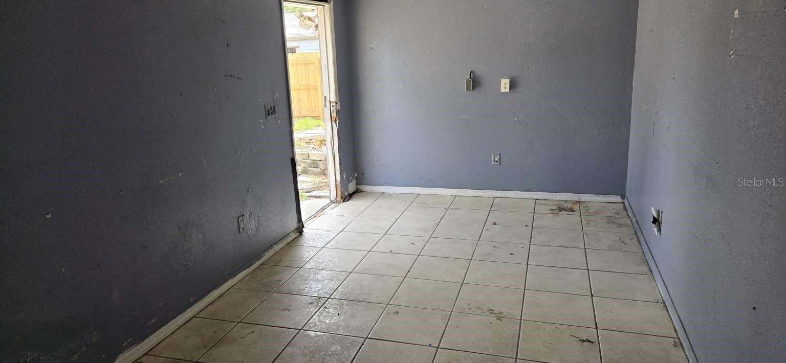 WOODLAND HILLS - Residential