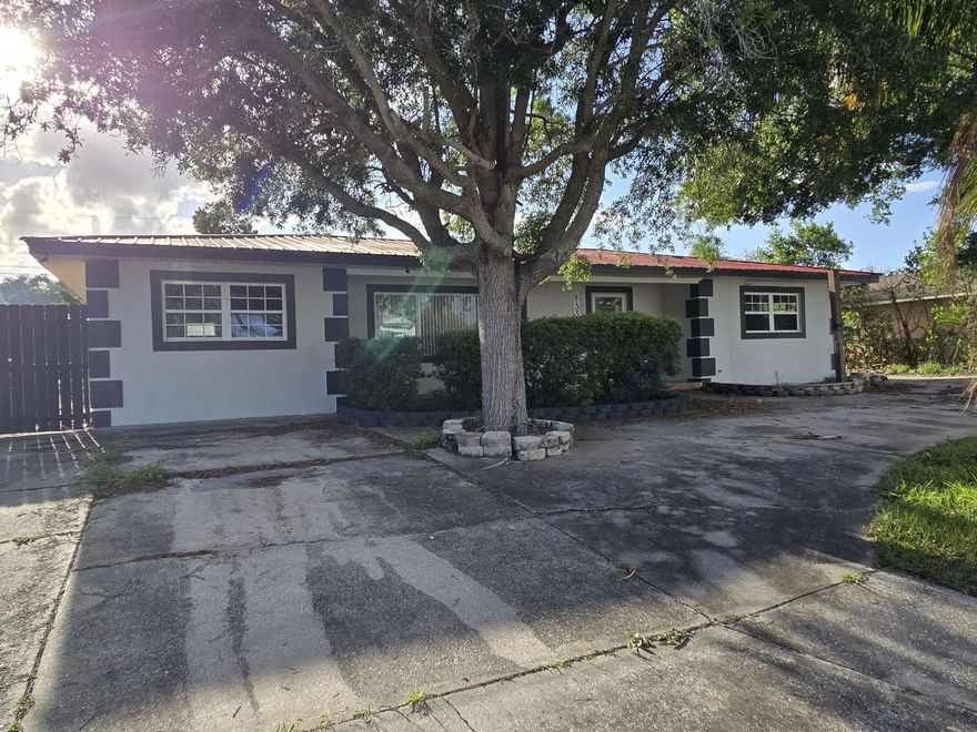 ATTENTION INVESTORS AND LANDLORDS!!! OPPORTUNITY IS KNOCKING. 3/2 WITH A SEPERATE 1/1 ADU BUILDING . TOTAL: 4 BED 3 BATH. BLOCK HOME WITH NEWER WINDOWS AND METAL ROOF. HANDYMAN SPECIAL. INCOME OPPORTUNITY OR FIX AND FLIP. THE BONES ARE HERE TO MAKE IT A BEAUTY AND THE NEIGHBORHOOD IS QUIET AND DESIRABLE. CLOSE TO MAJOR ROADS AND SHOPPING. PROPERTY IN NEED OF ELECTRICAL PANEL, KITCHEN, BATHS & WALL REPAIRS. THEREFORE, BEING OFFERED AS A CASH DEAL ONLY. HURRY BEFORE IT'S GONE!