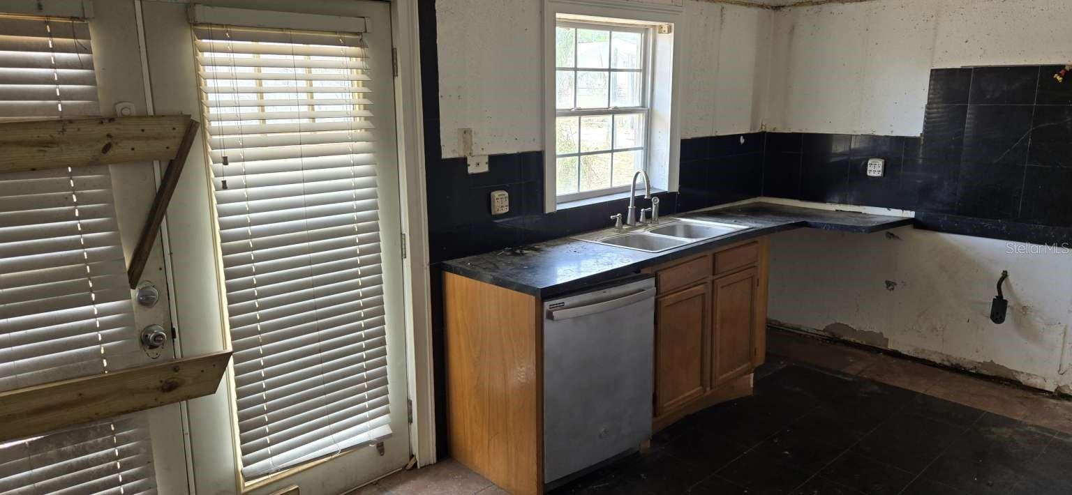 WOODLAND HILLS - Residential